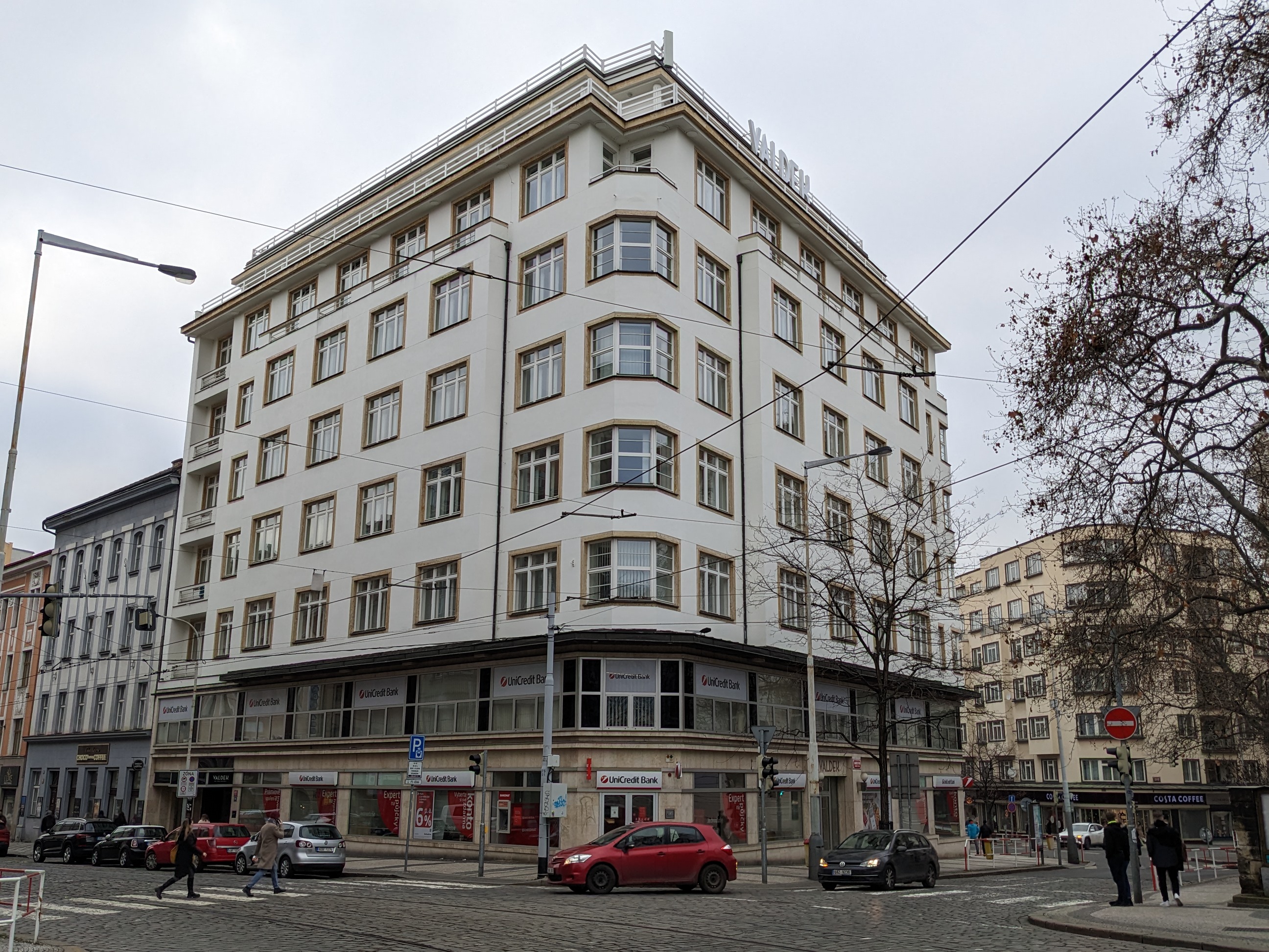 UniCredit Bank Czech Republic and Slovakia, a.s. foto 2
