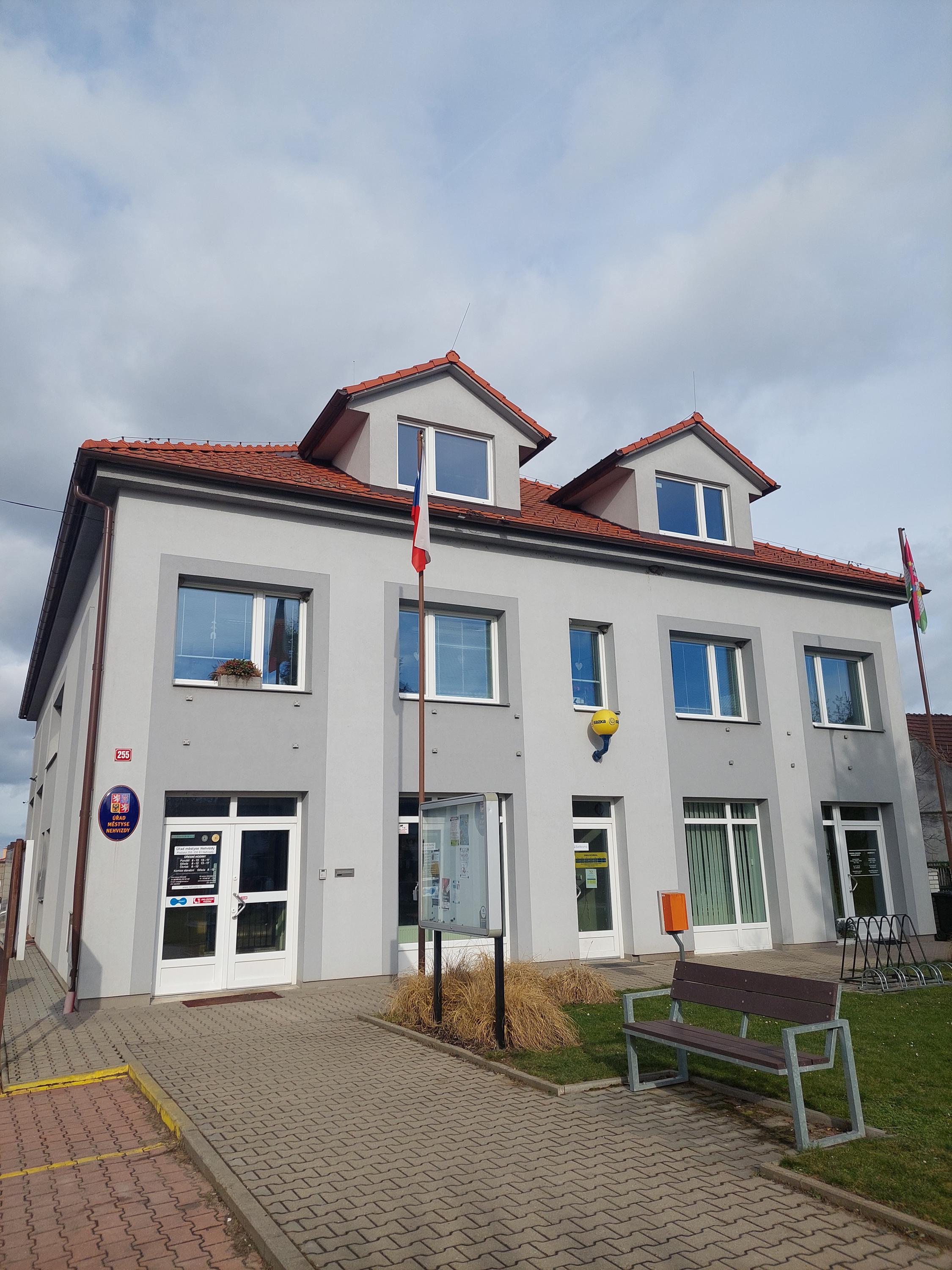 Nehvizdy - úřad městyse foto 2