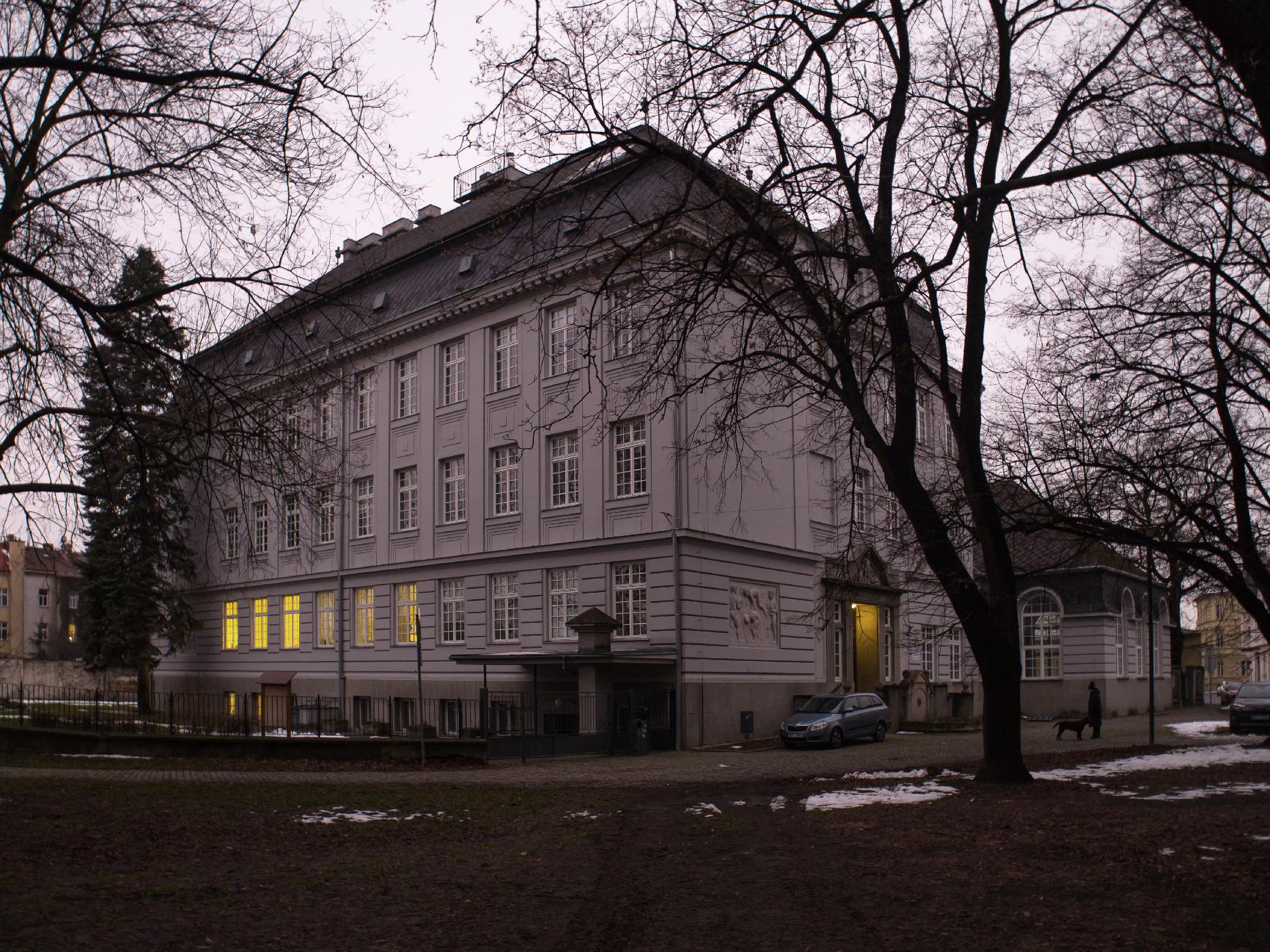 Základní škola Ilji Hurníka foto 3