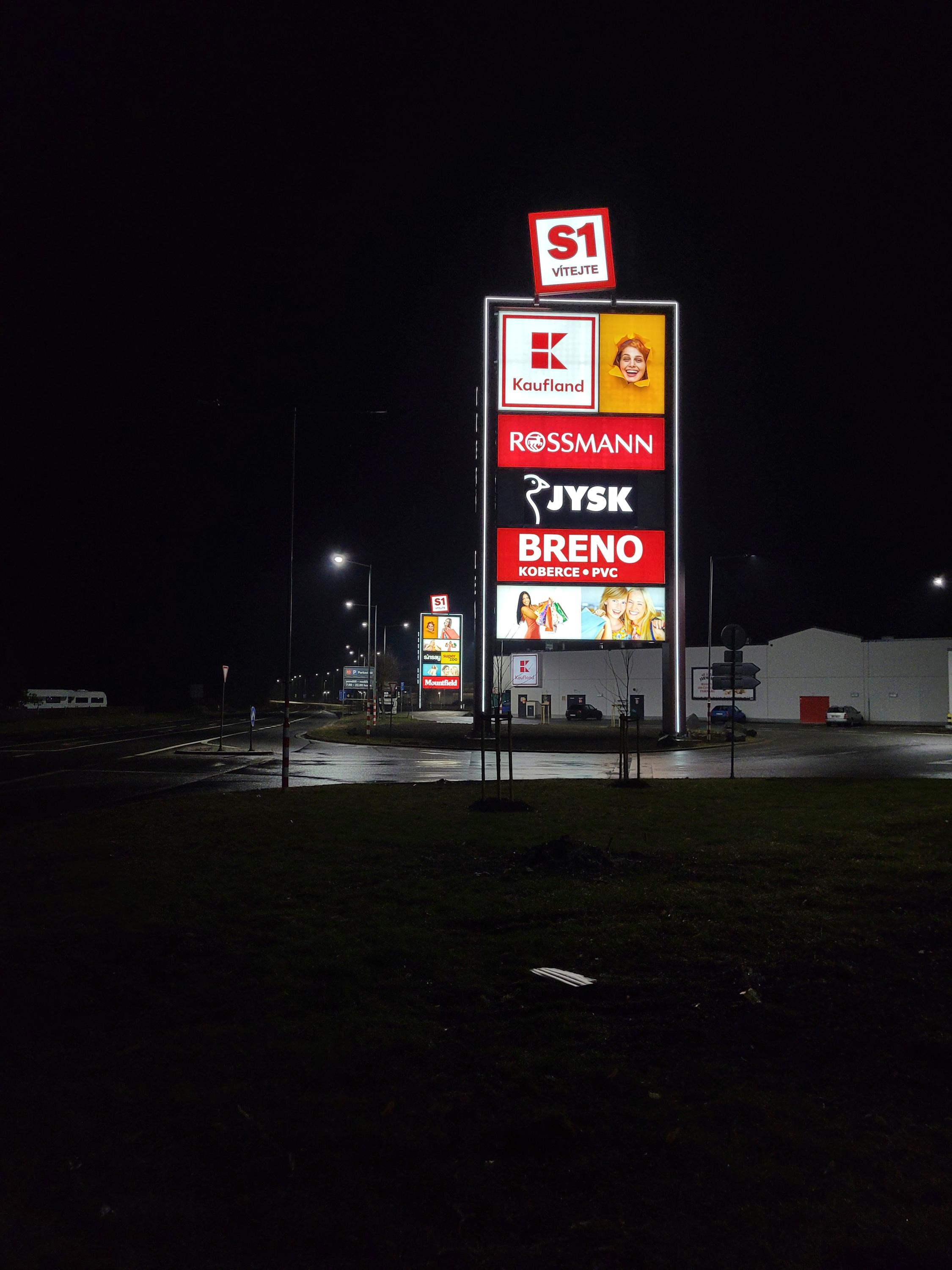 S1 Center - Nákupní park Přerov foto 3