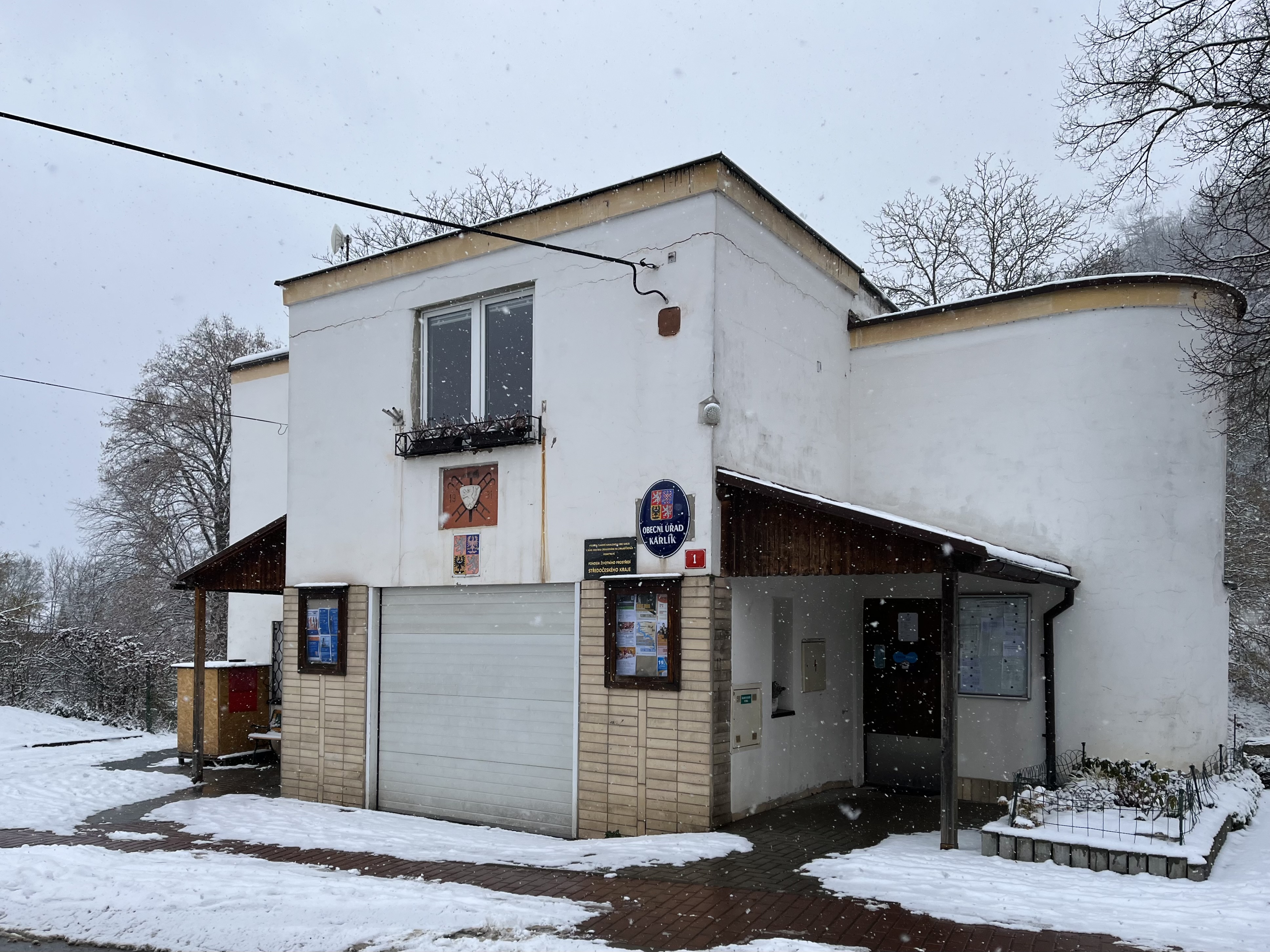 Karlík - obecní úřad foto 2