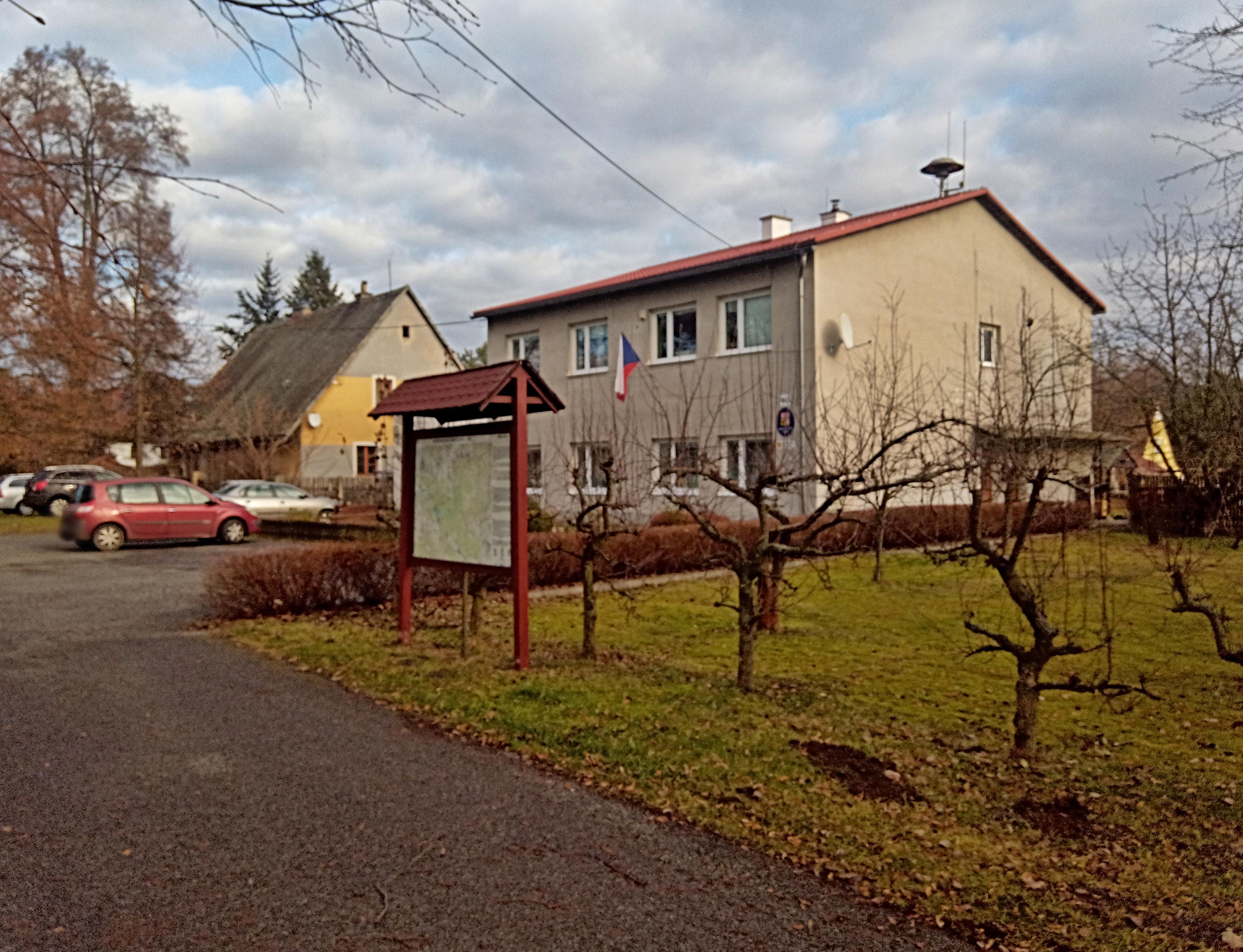 Místní knihovna Okna foto 1