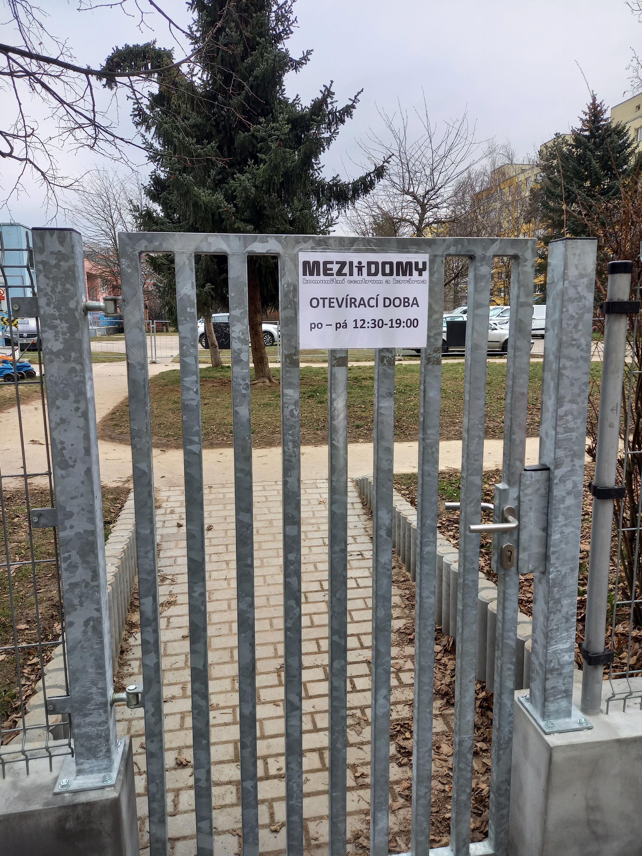 Kavárna Mezi Domy foto 2