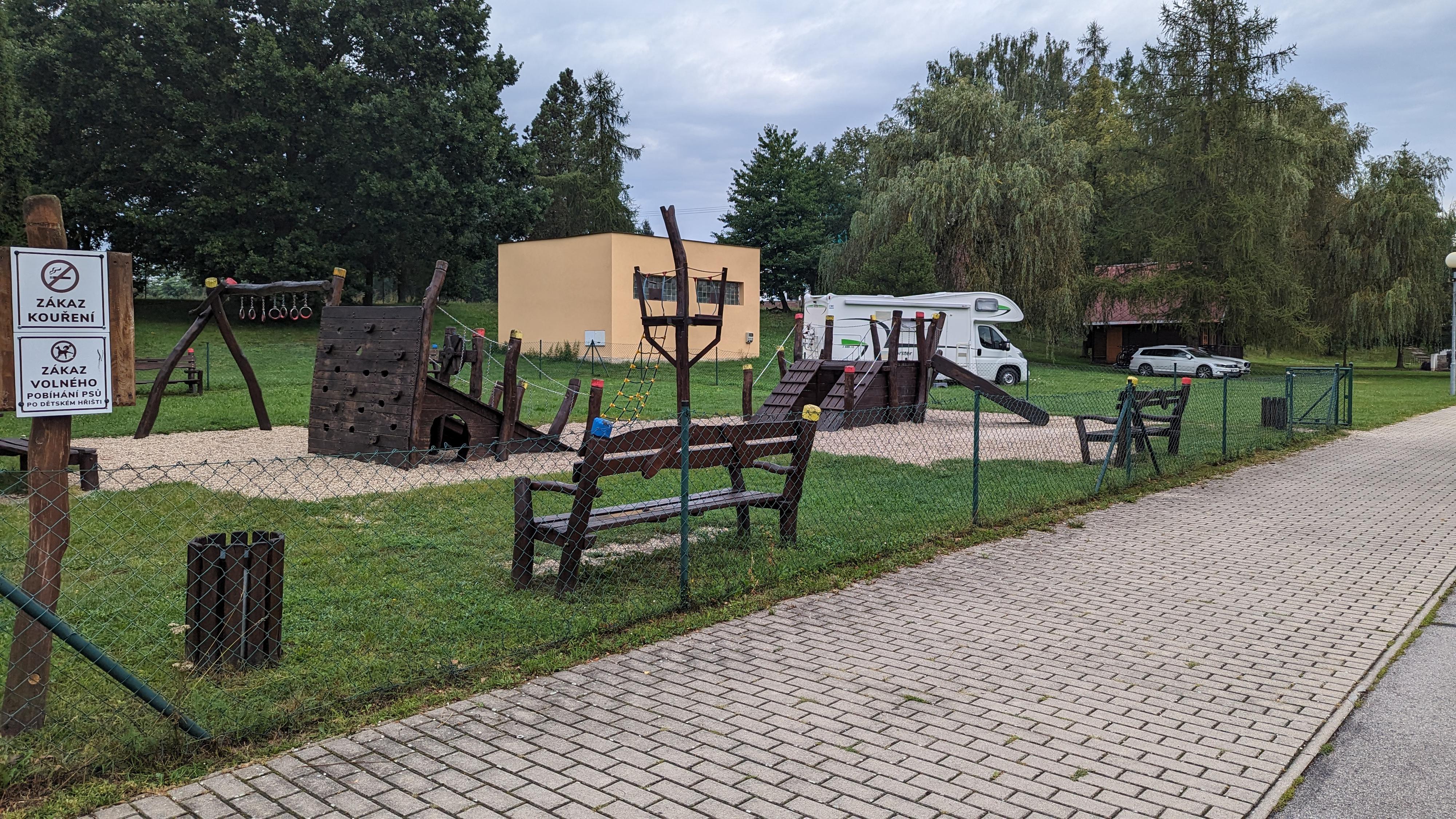 Chatová a stanová osada Bakov foto 5