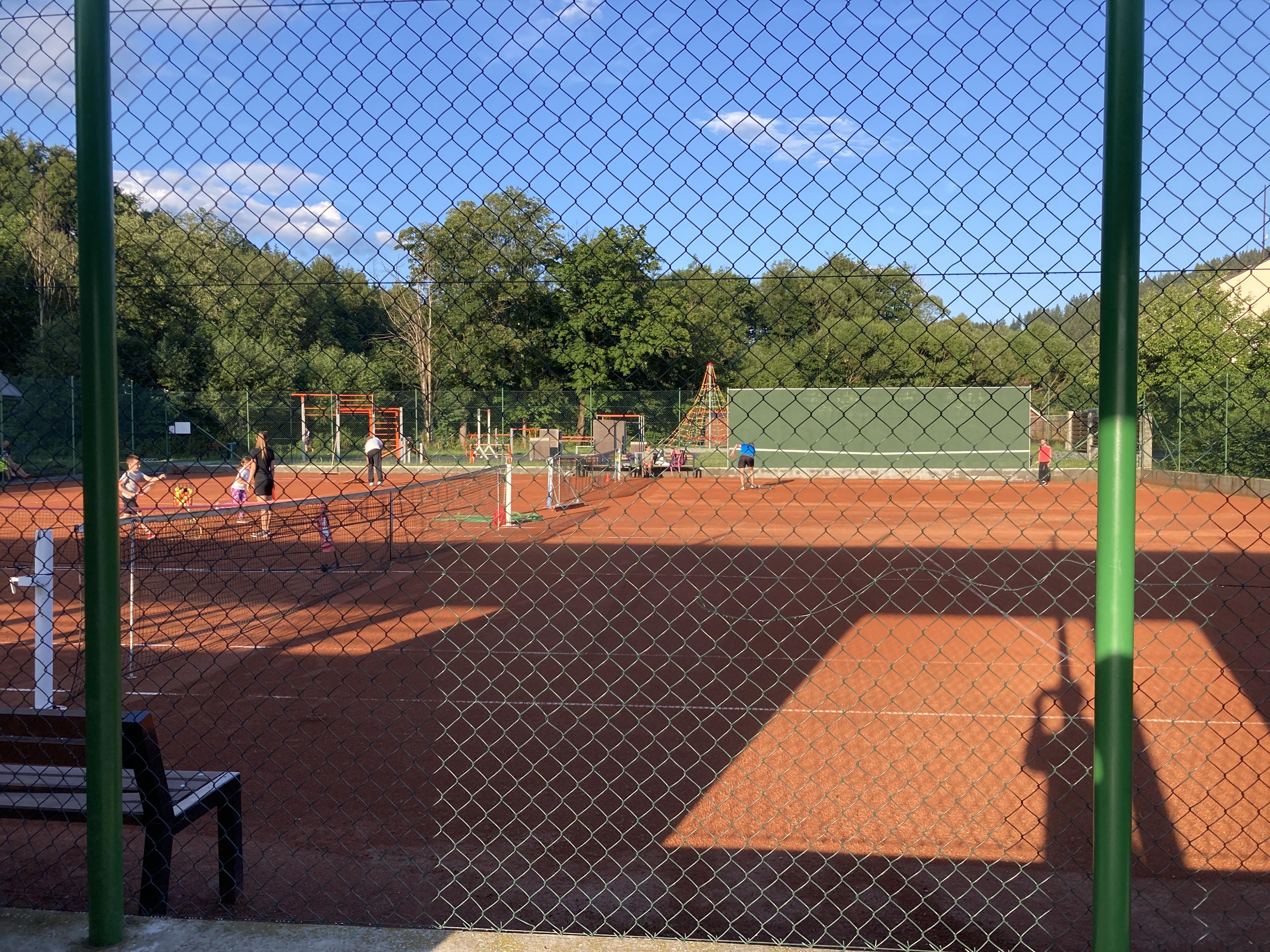 Tenisové kurty Karolinka