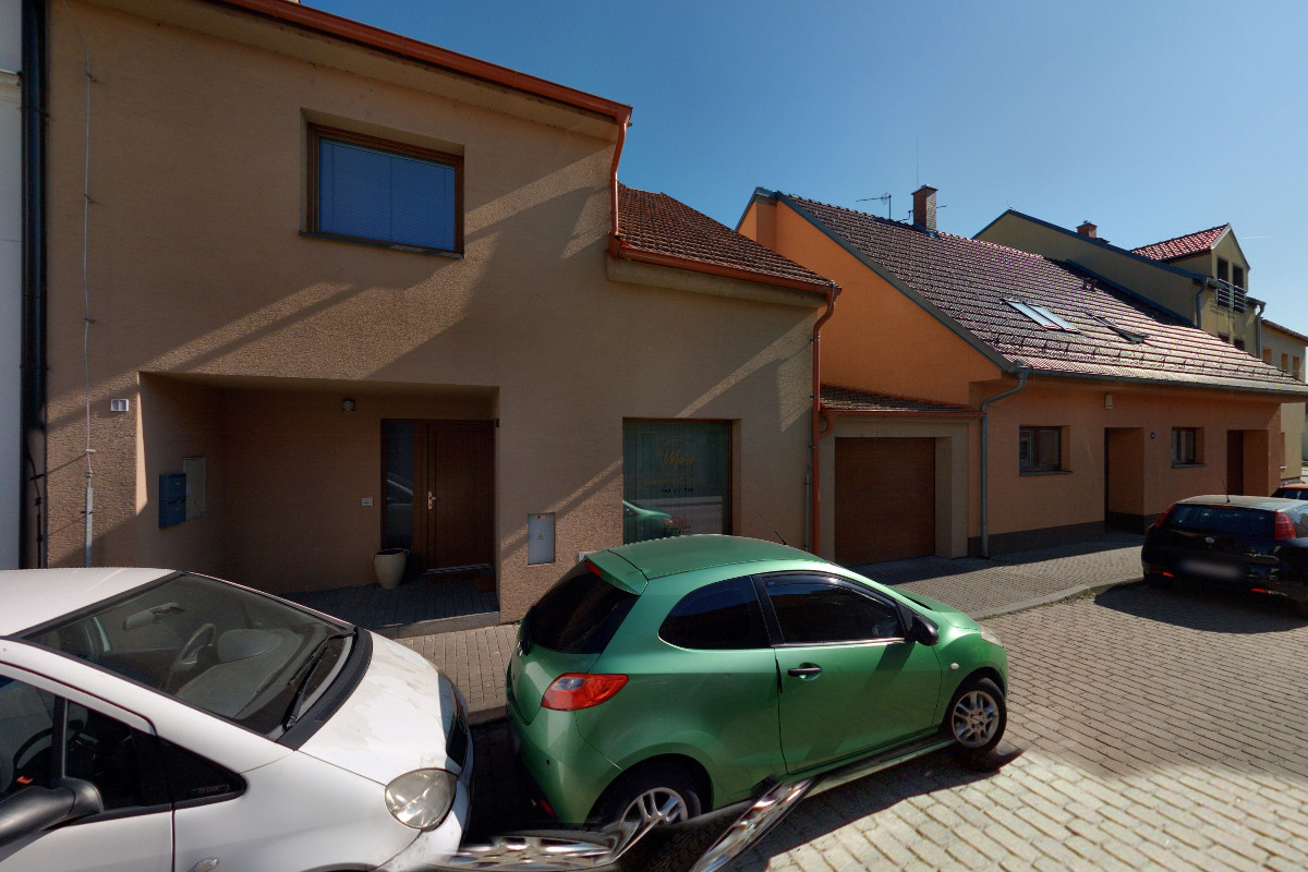 Poradce-reality Monika Henrichová