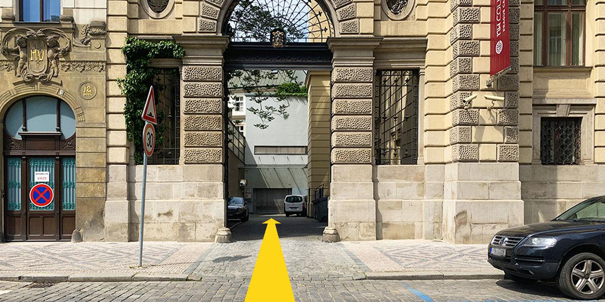 MR.PARKIT - Parking Hotel Carlo IV foto 3