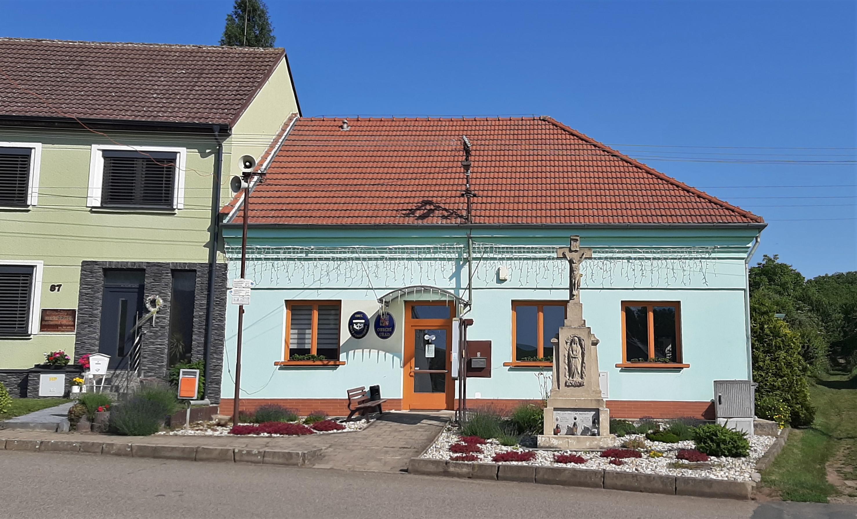 Nový Poddvorov - obecní úřad foto 2