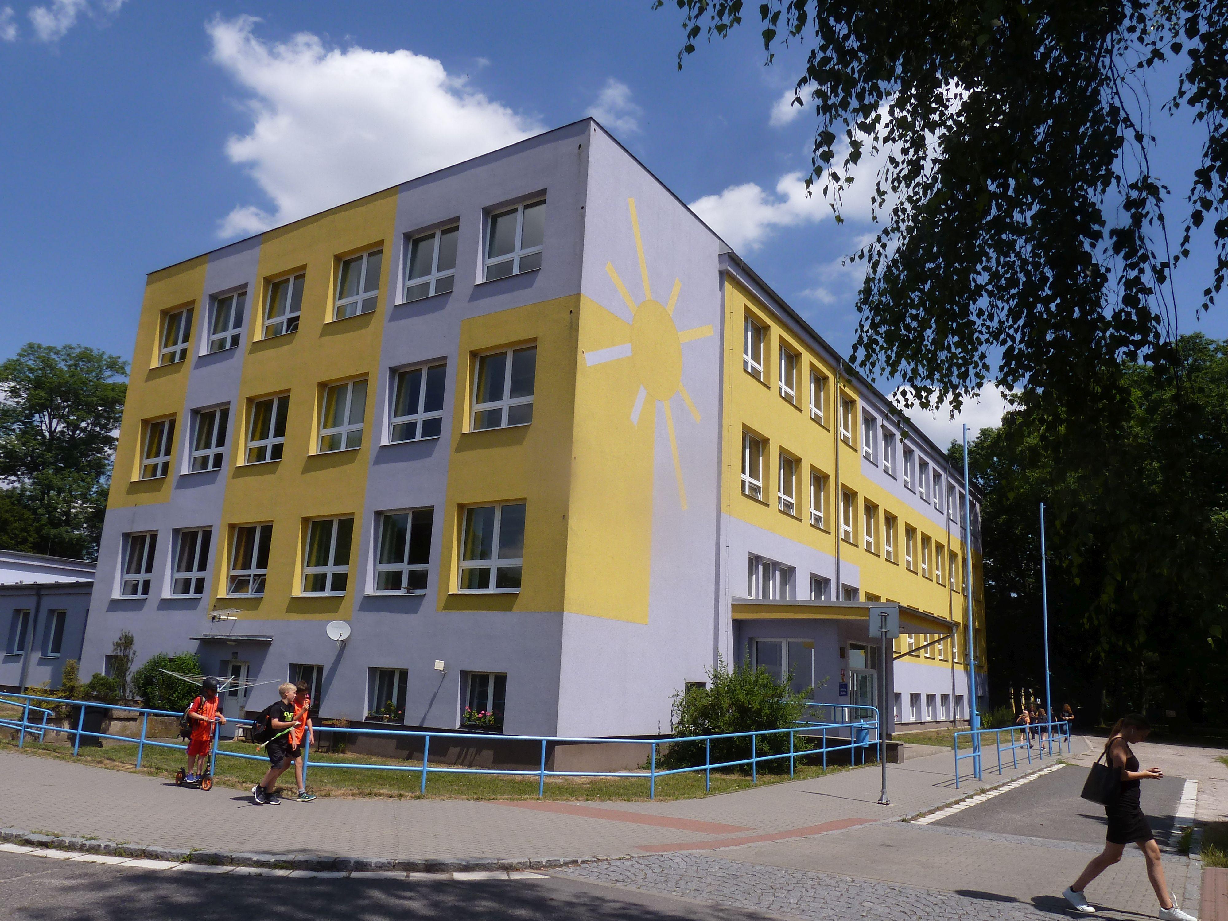 ZŠ Dašice, Sadova foto 3