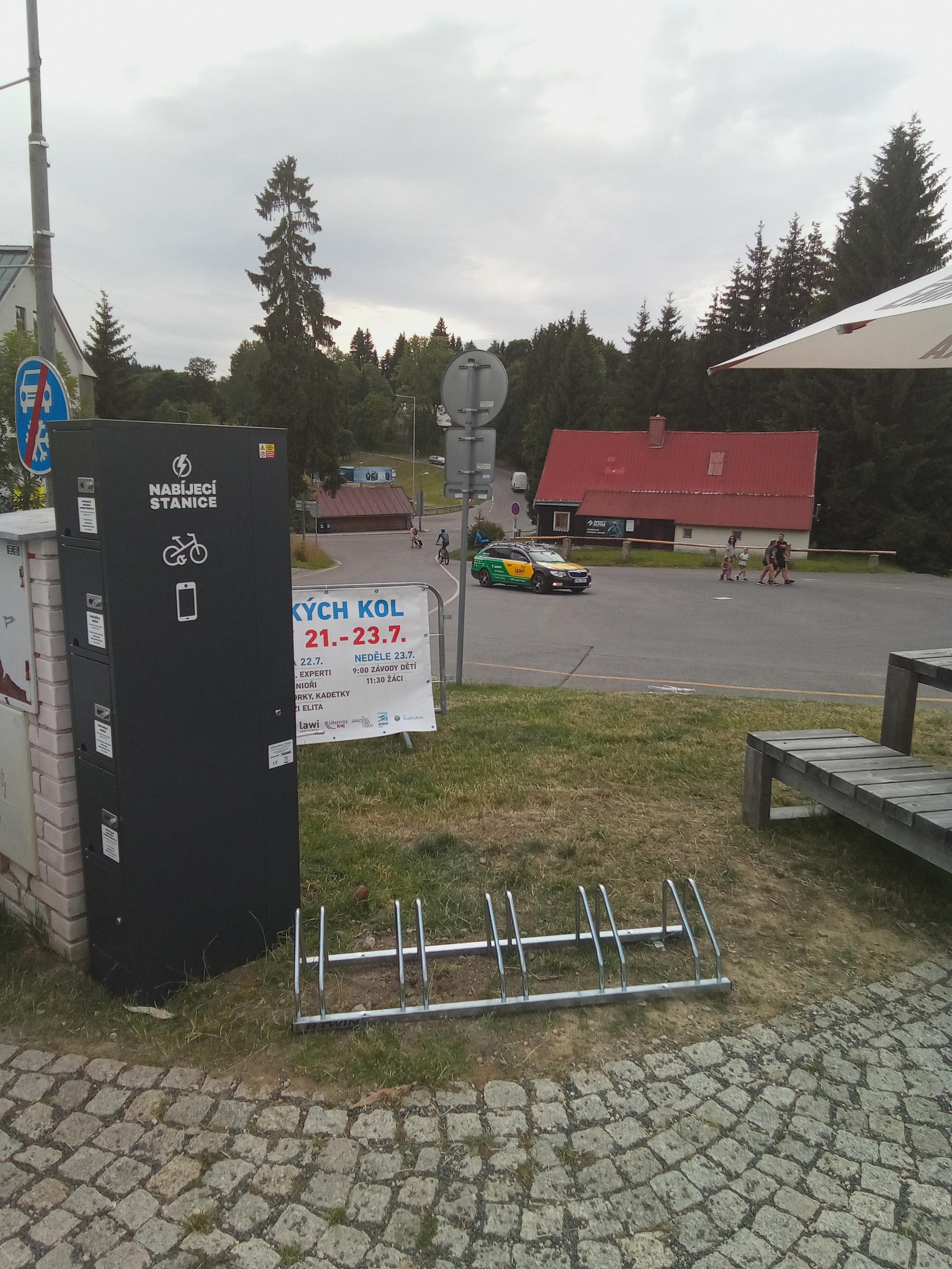 Nabíjecí stanice pro elektrokola a mobilní zařízení foto 3