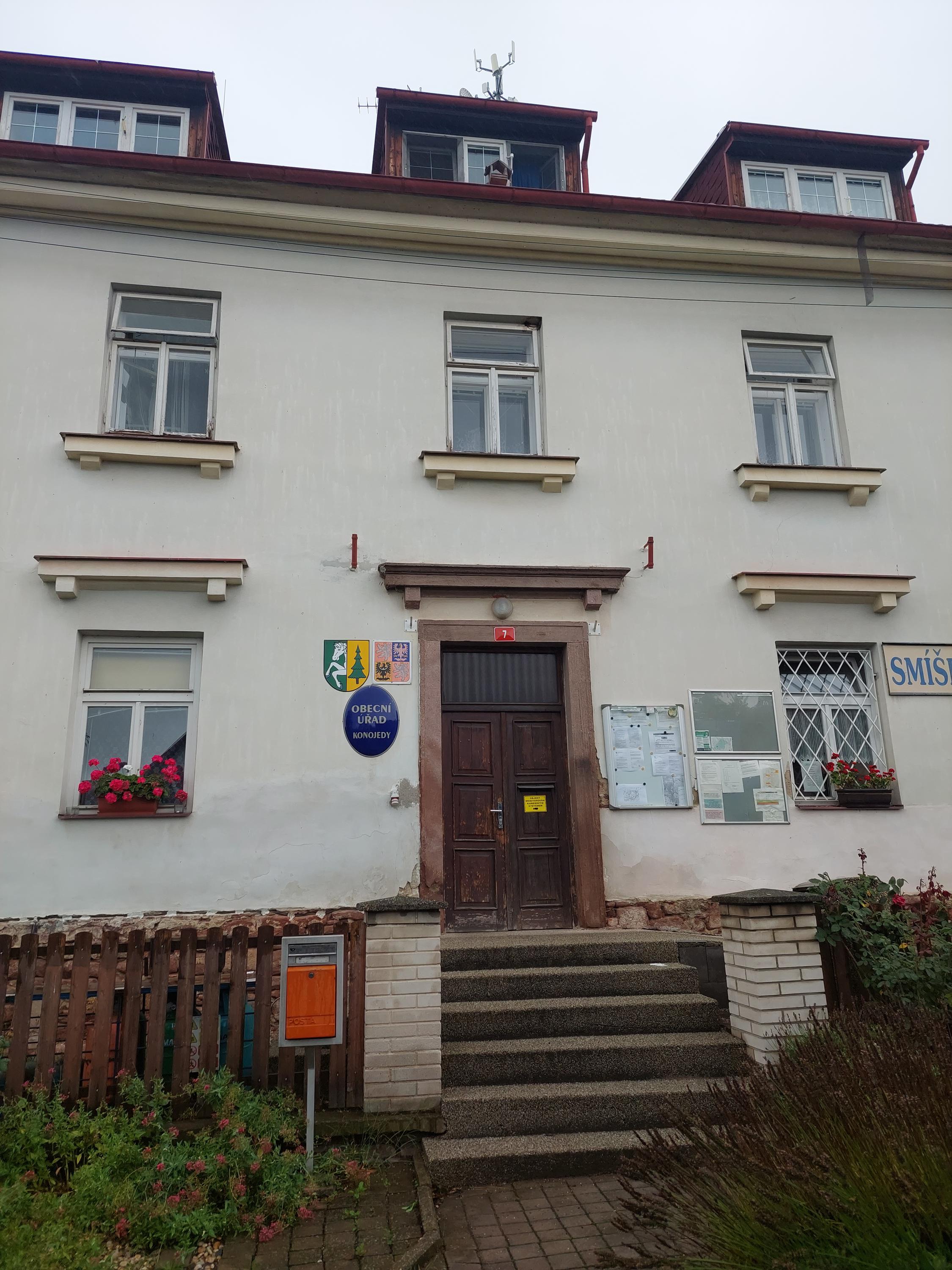 Konojedy - obecní úřad foto 2