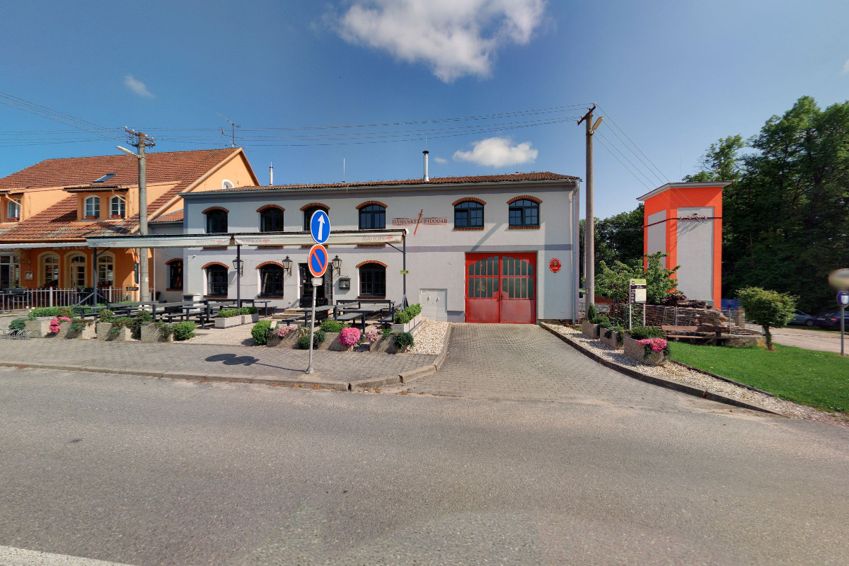 Nabíjecí stanice pro elektrokola - Hasičský pivovar Bítov foto 3