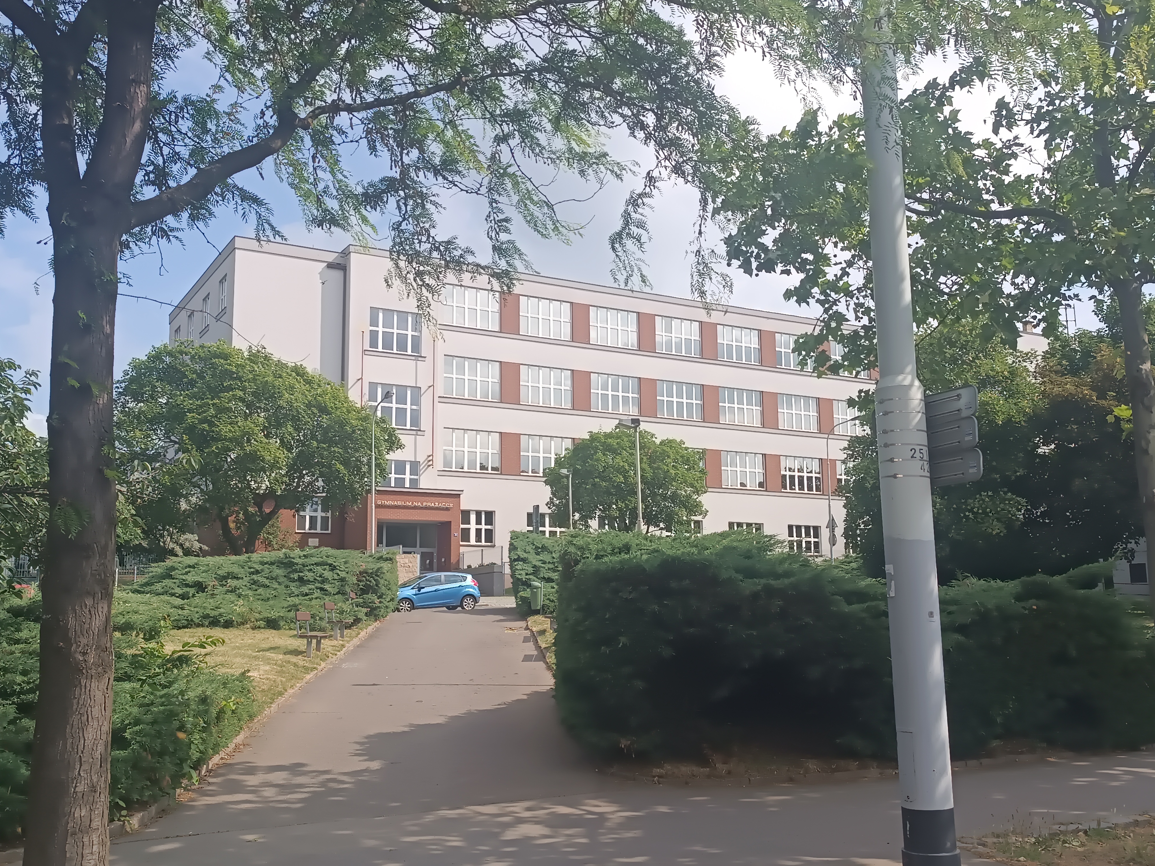 Gymnázium Na Pražačce foto 5