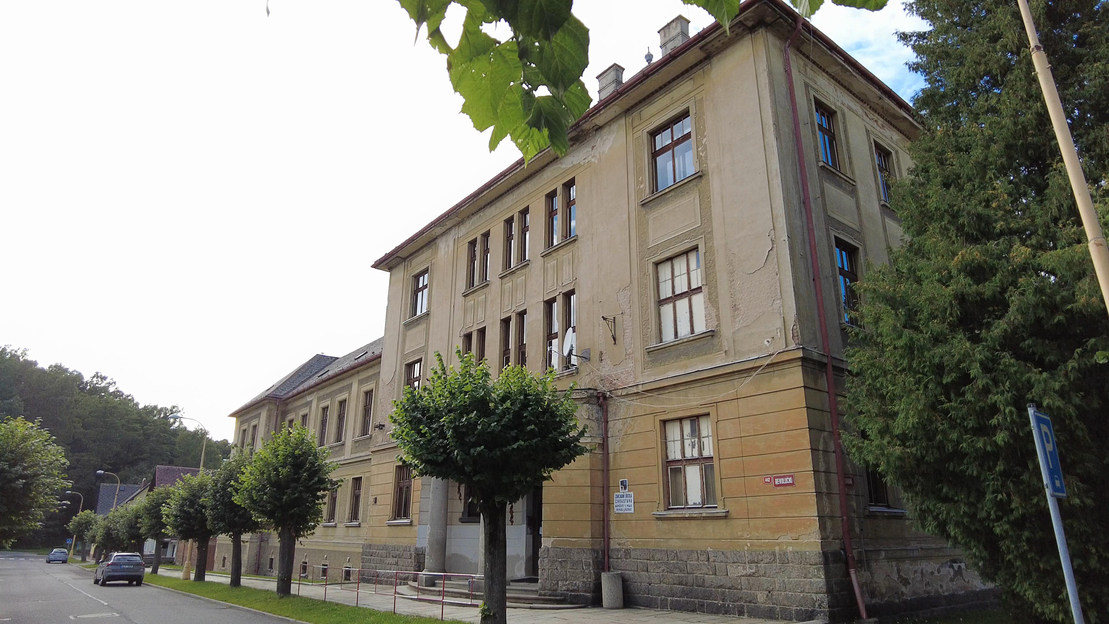 ZŠ Chrastava, Revoluční foto 2