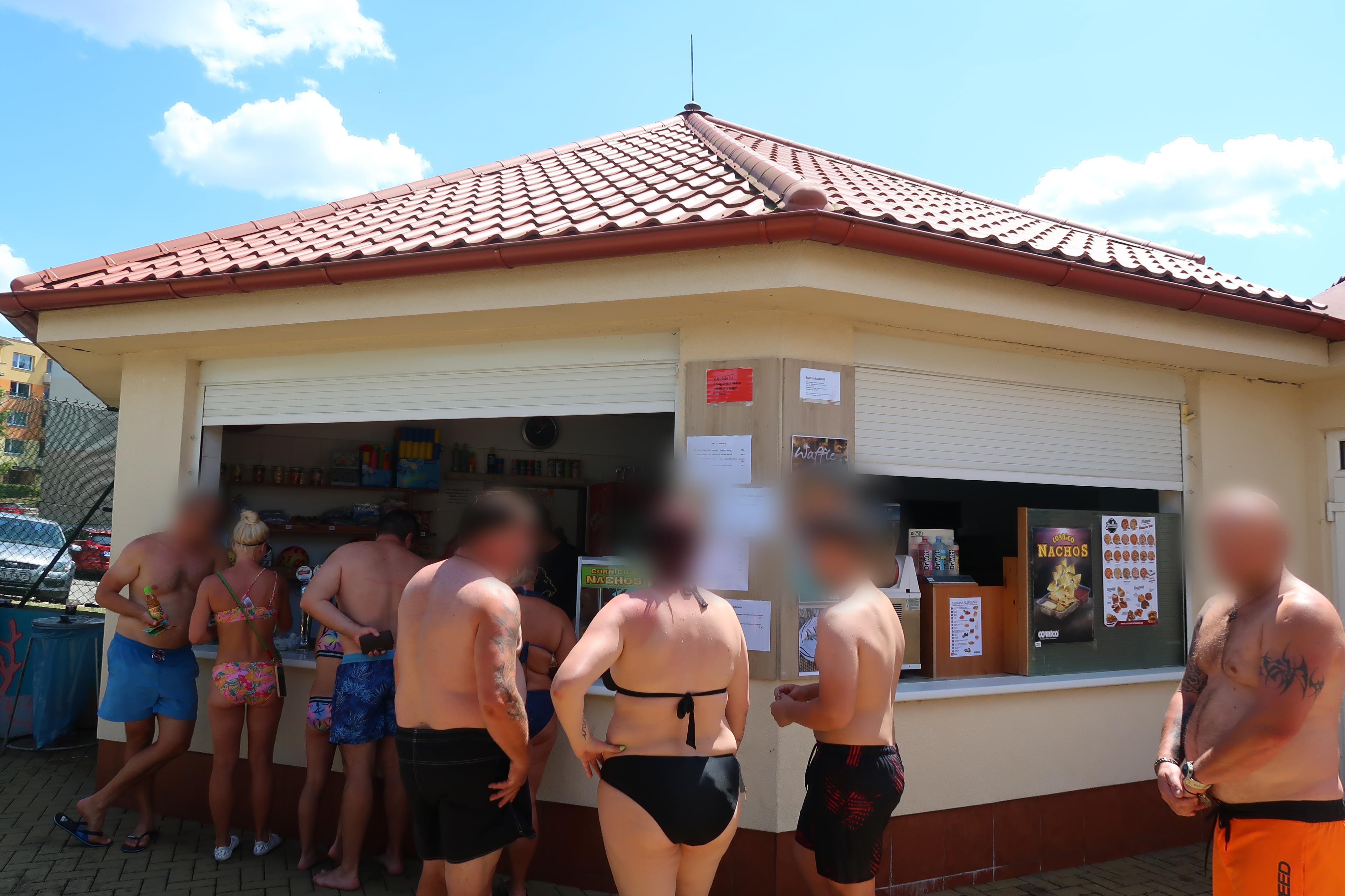Občerstvení na koupališti Dačice foto 6