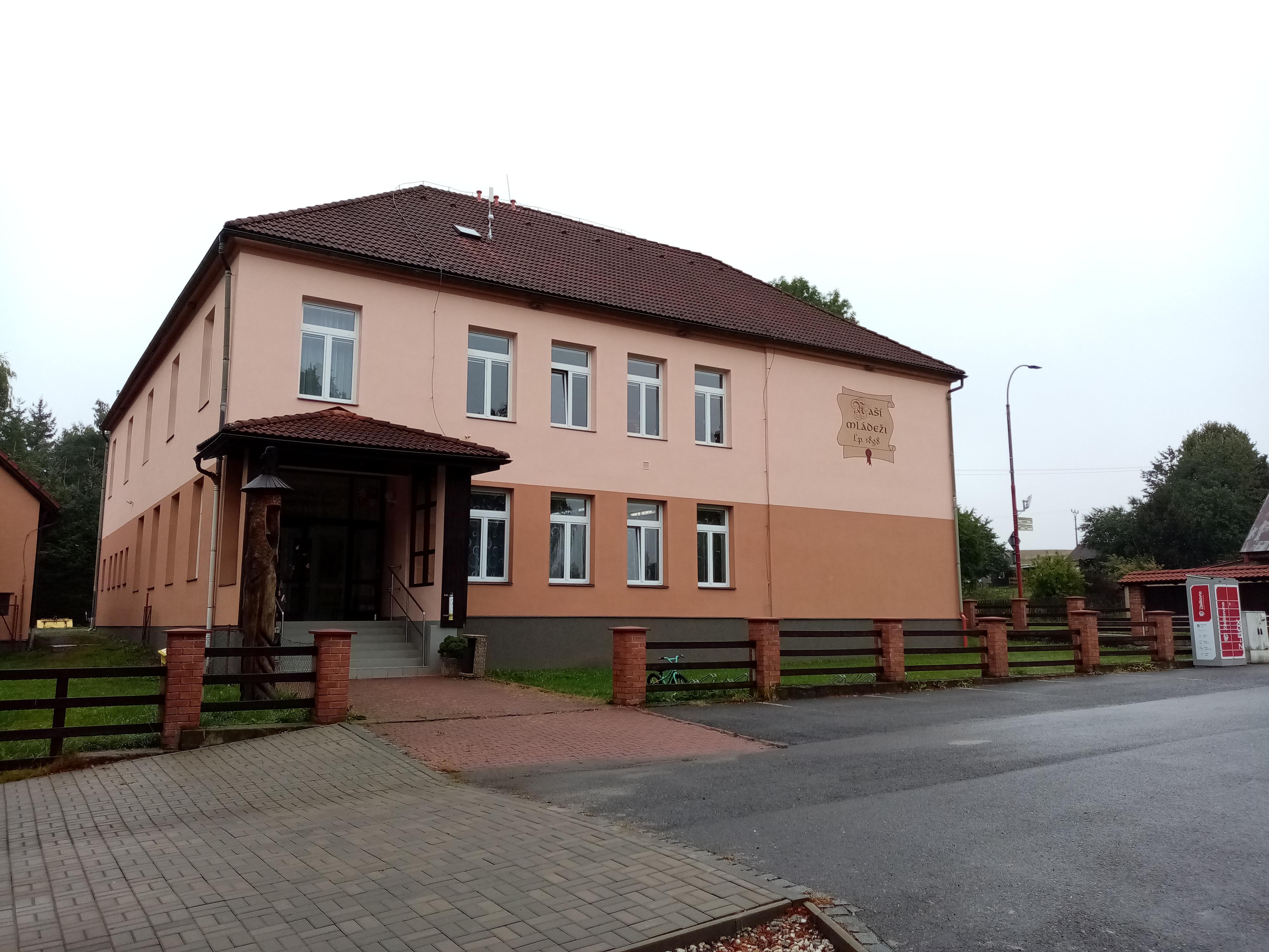 Základní škola a mateřská škola Svratouch foto 3