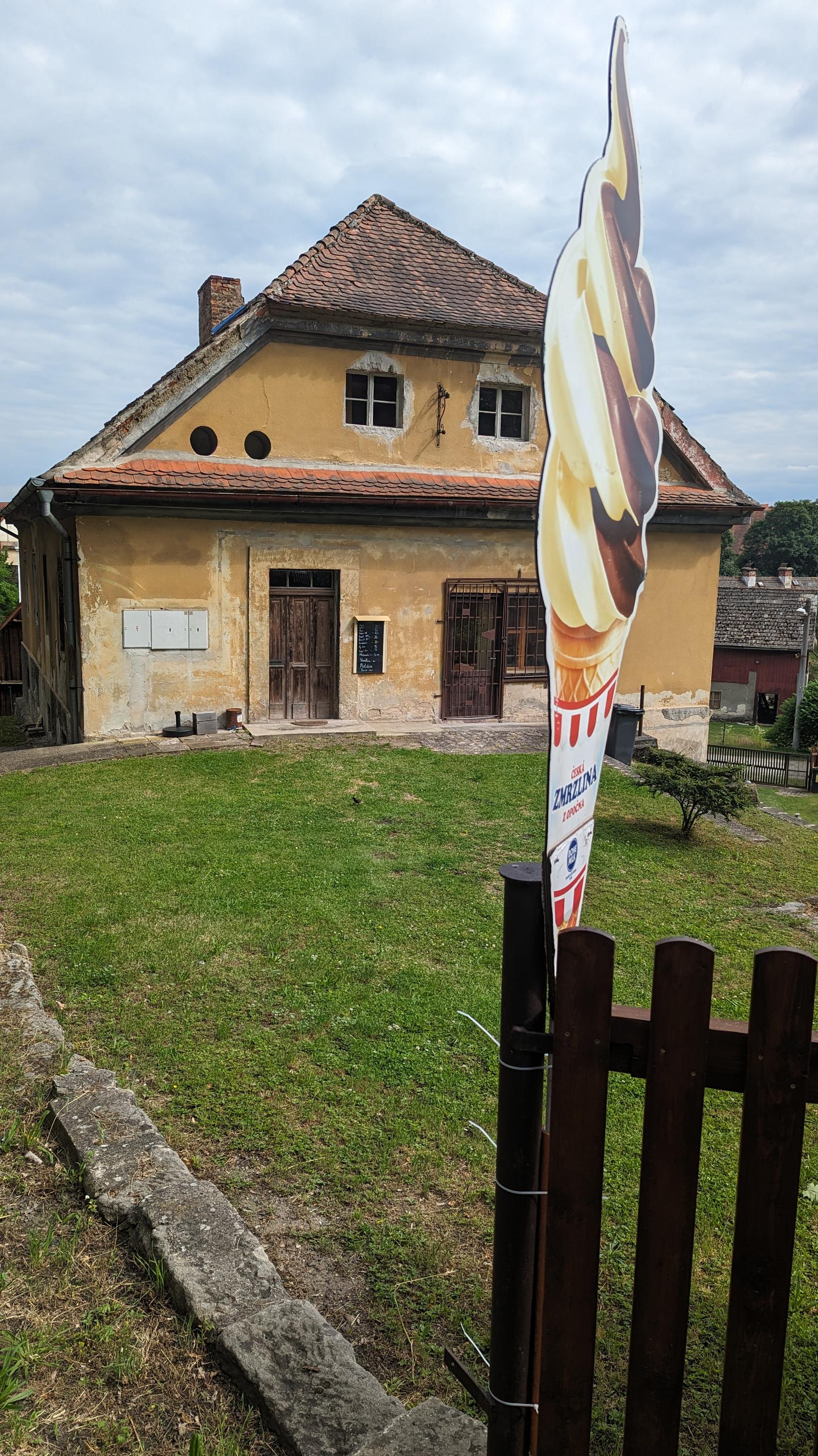 Stánek se zmrzlinou Zahrádky foto 2