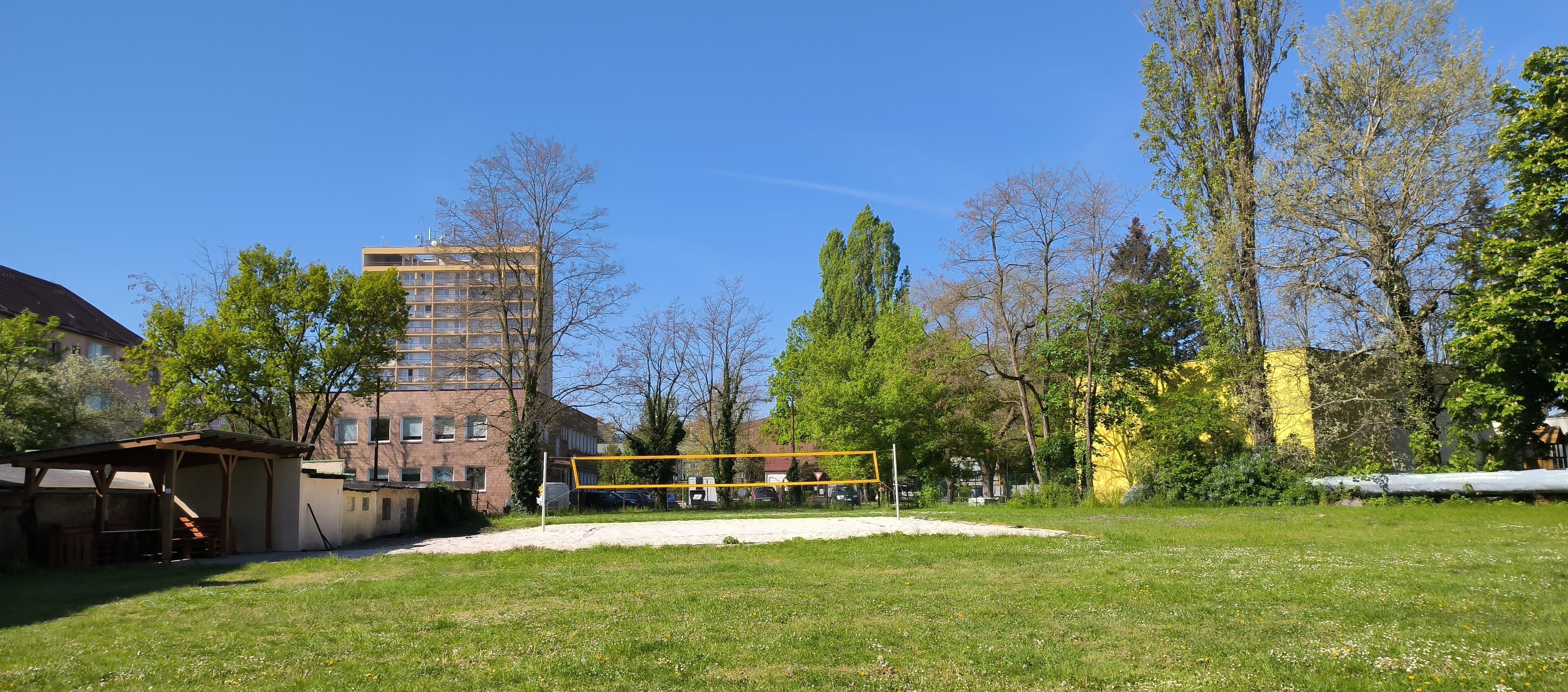 Hřiště Gymnázium Františka Palackého foto 1