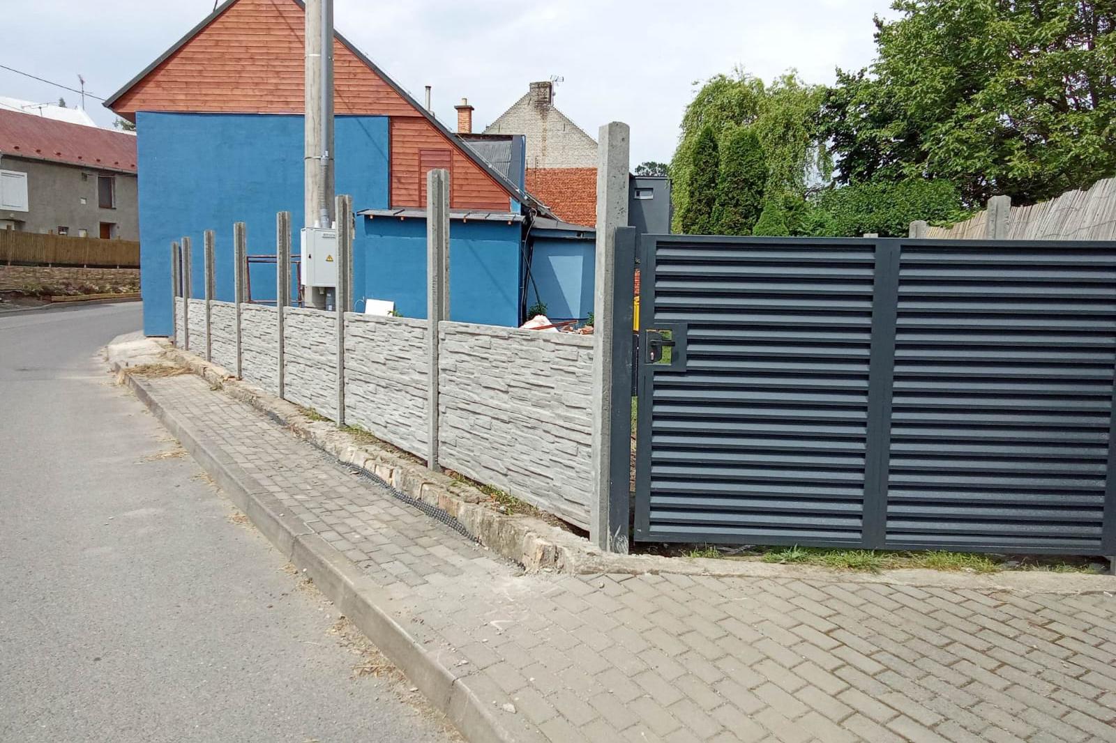 PLOTZLIN - Montáž betonových plotů