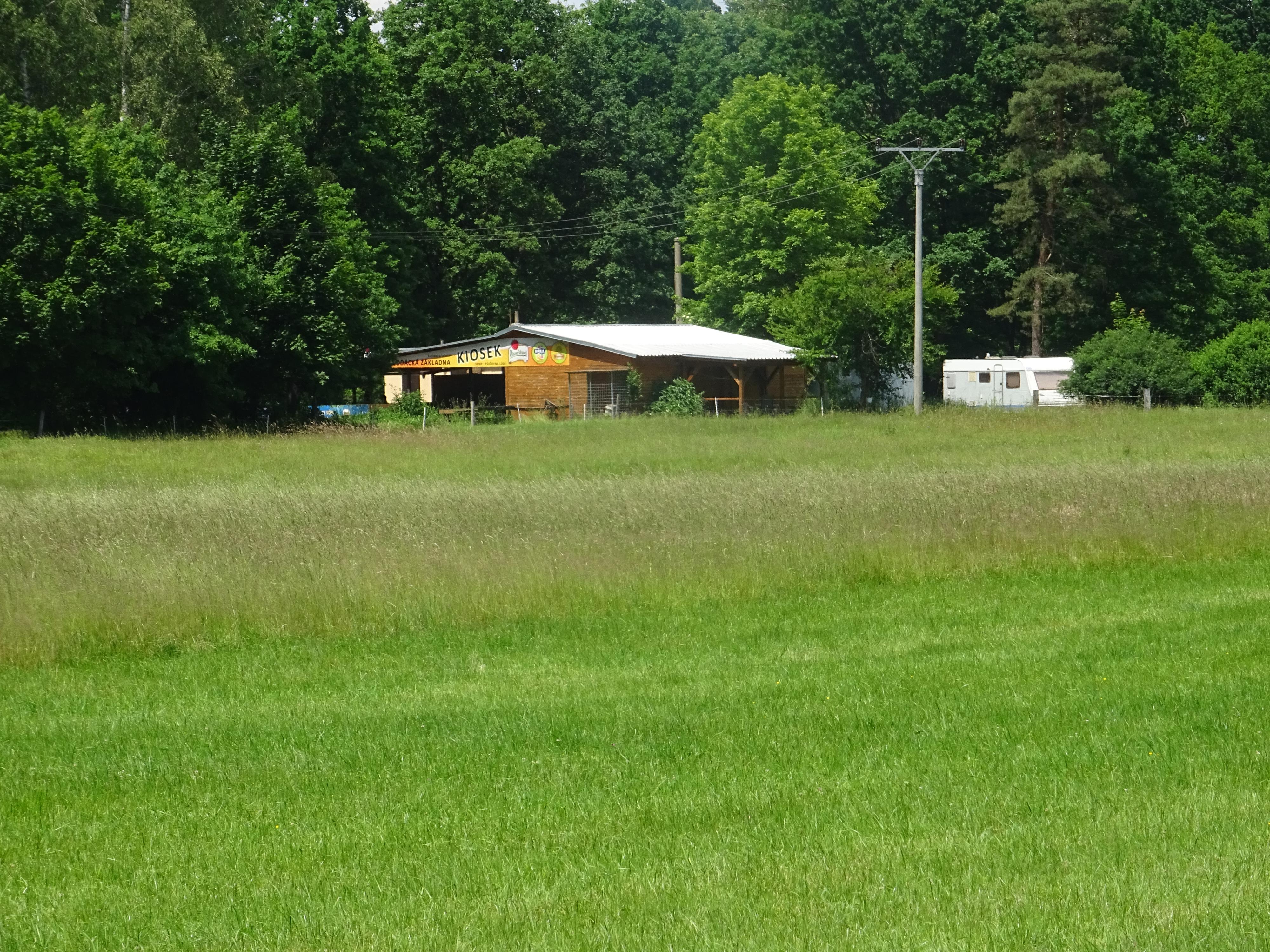 Občerstvení v kempu Vodácká Základna foto 1