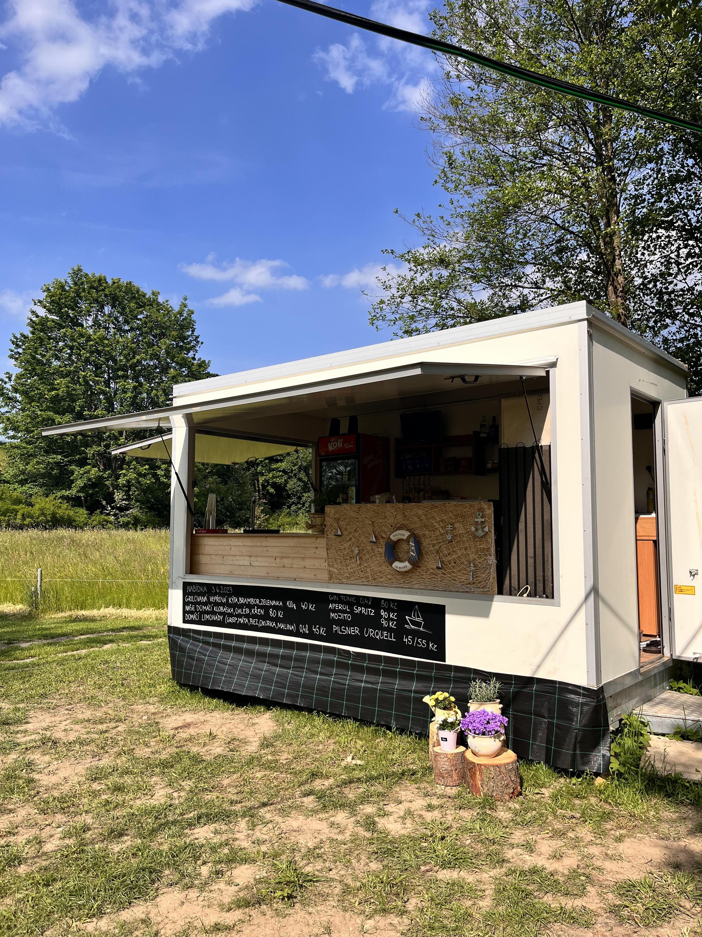 Občerstvení pod jezem