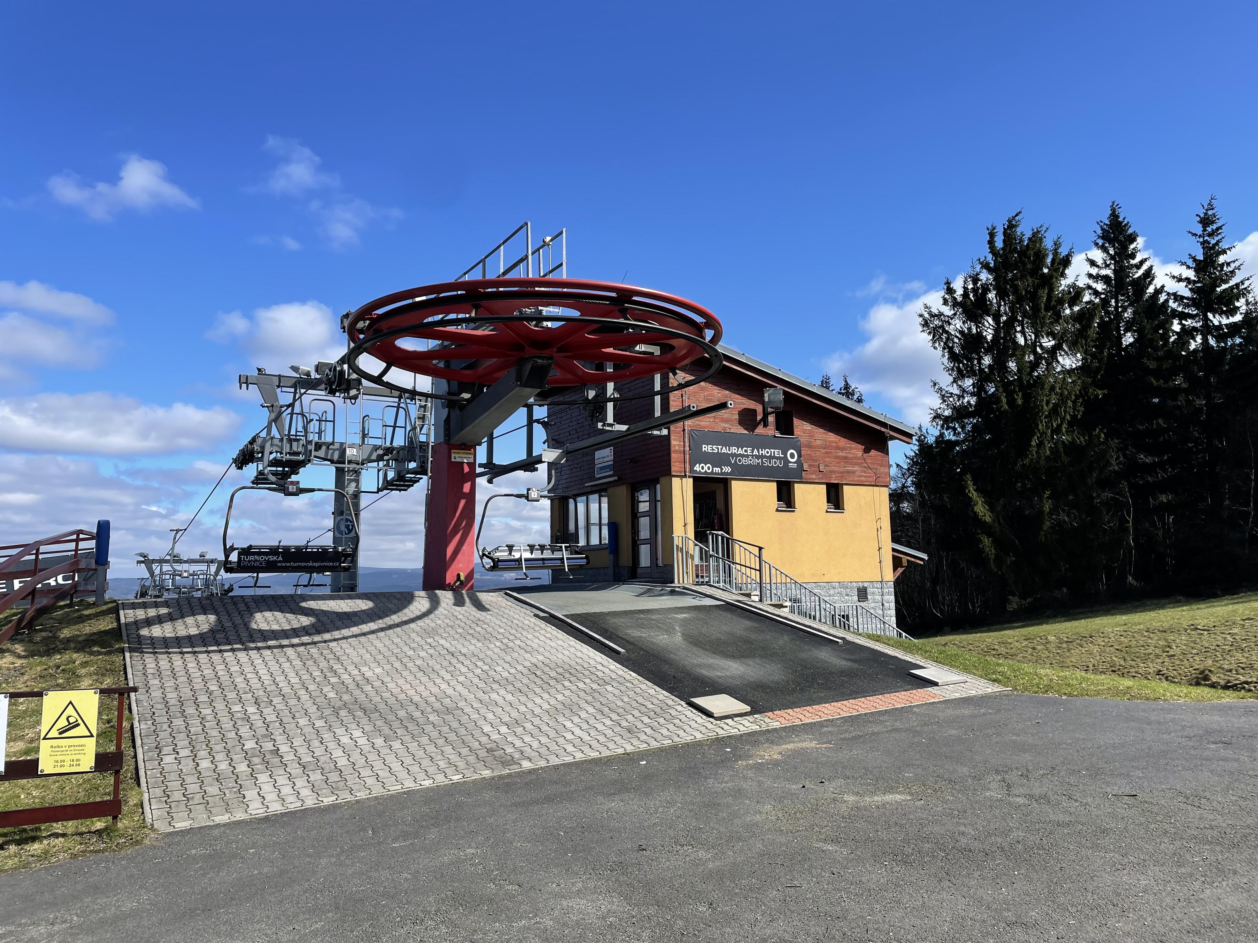 Nabíjecí stanice Areál Obří sud Javorník foto 4