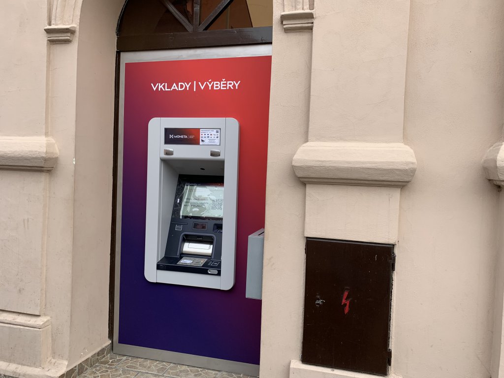 Bankomat MONETA Bank vkladový foto 3