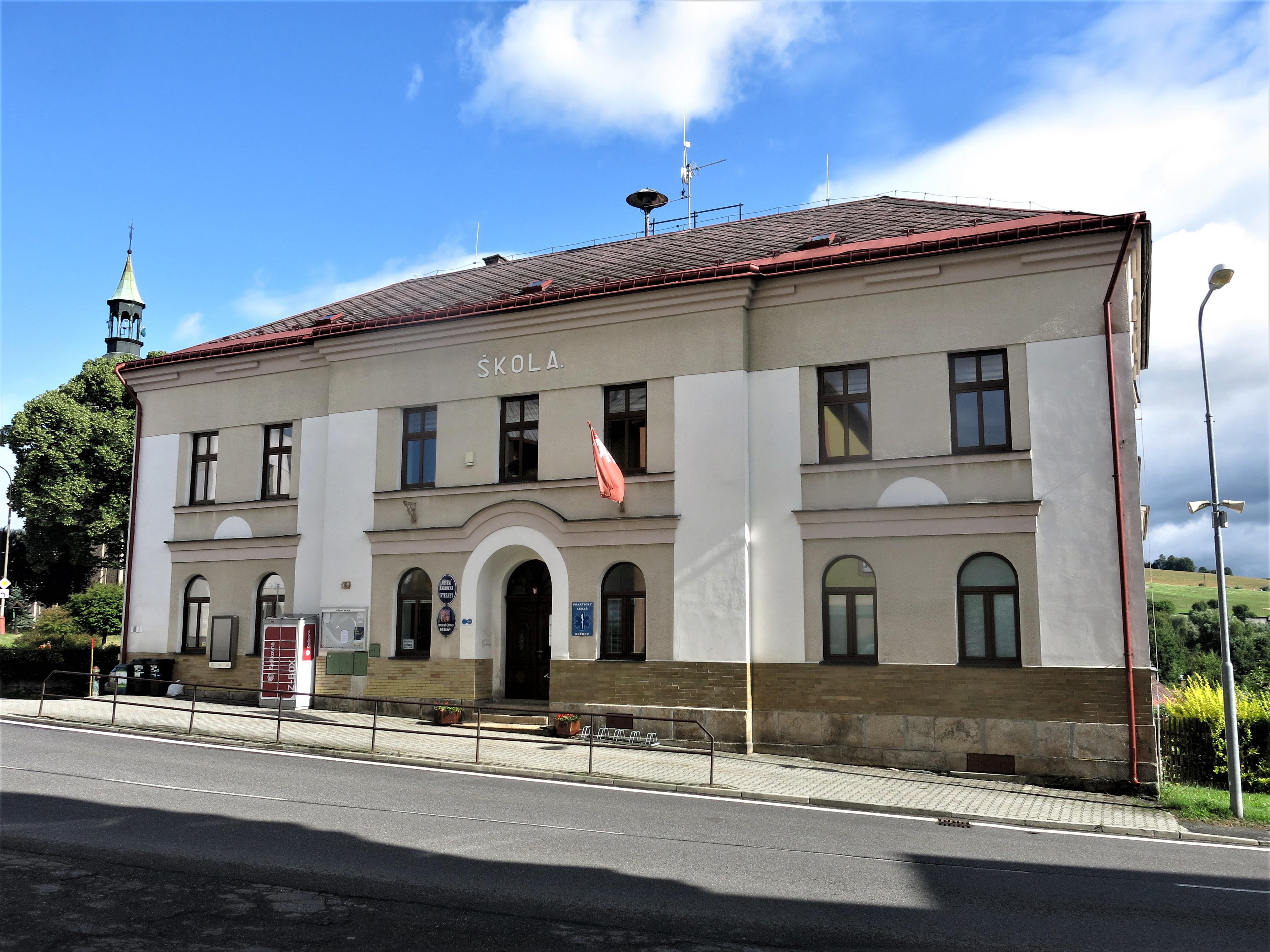 Držkov - obecní úřad foto 2