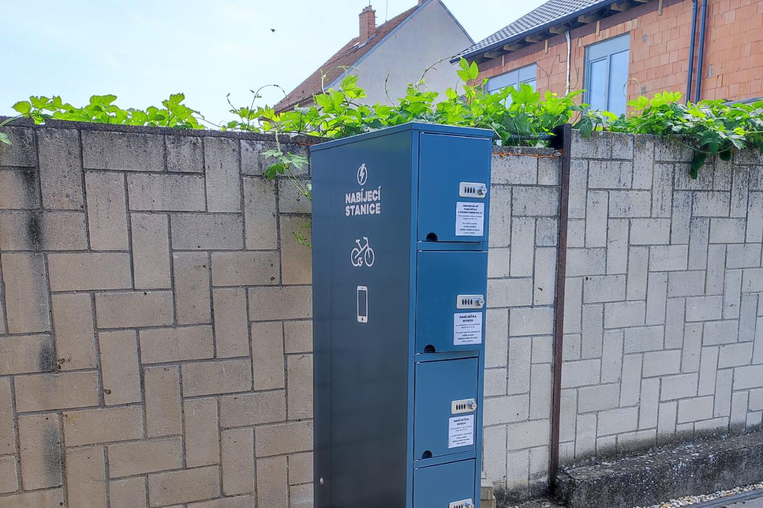 Nabíjecí stanice pro elektrokola a mobilní zařízení