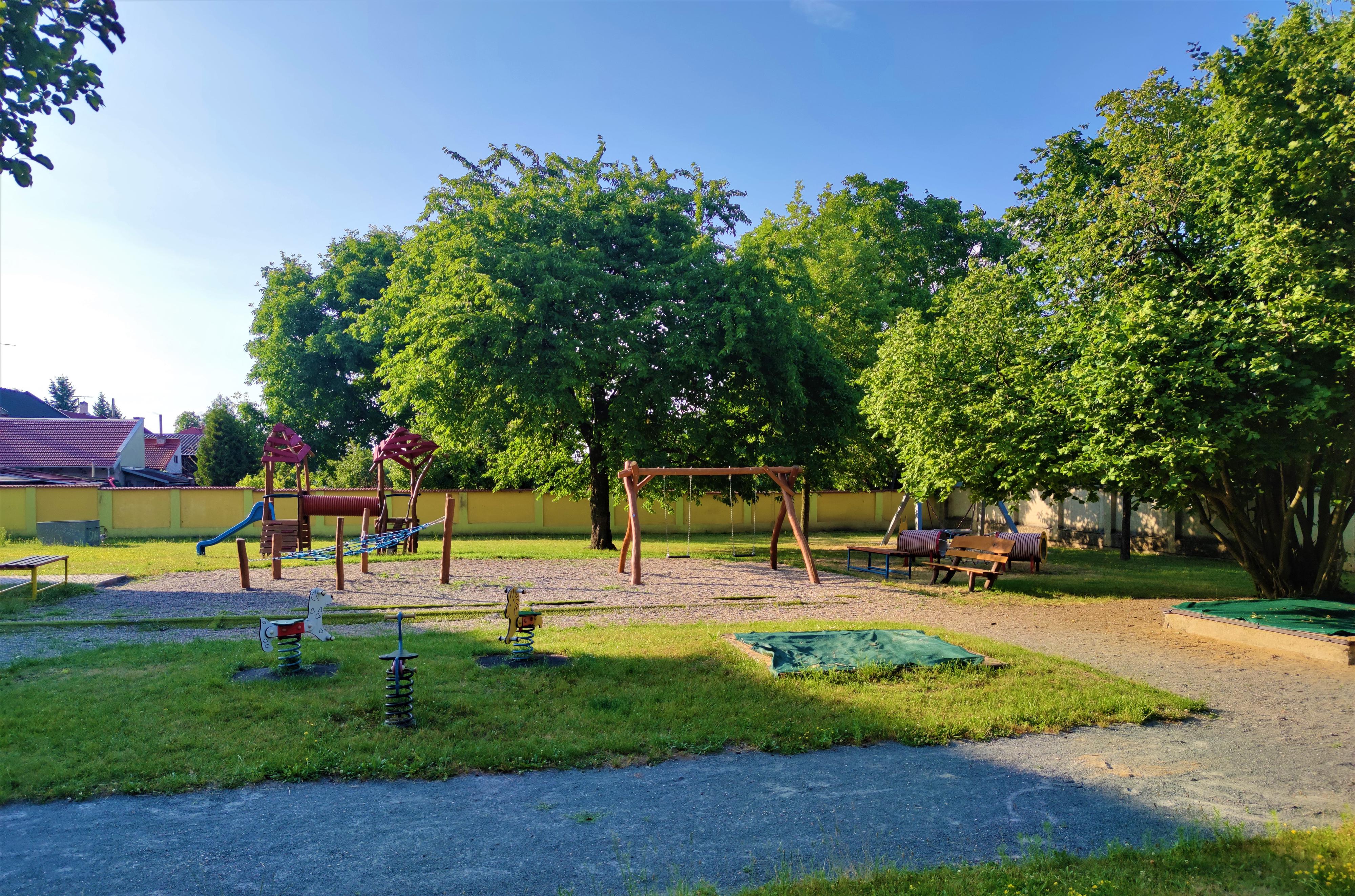 Základní škola Zdeny Kaprálové a Mateřská škola Vrbátky foto 2