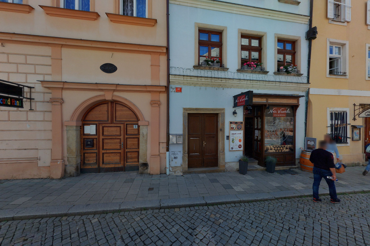 Naše Vinotéka - víno se zárukou foto 3