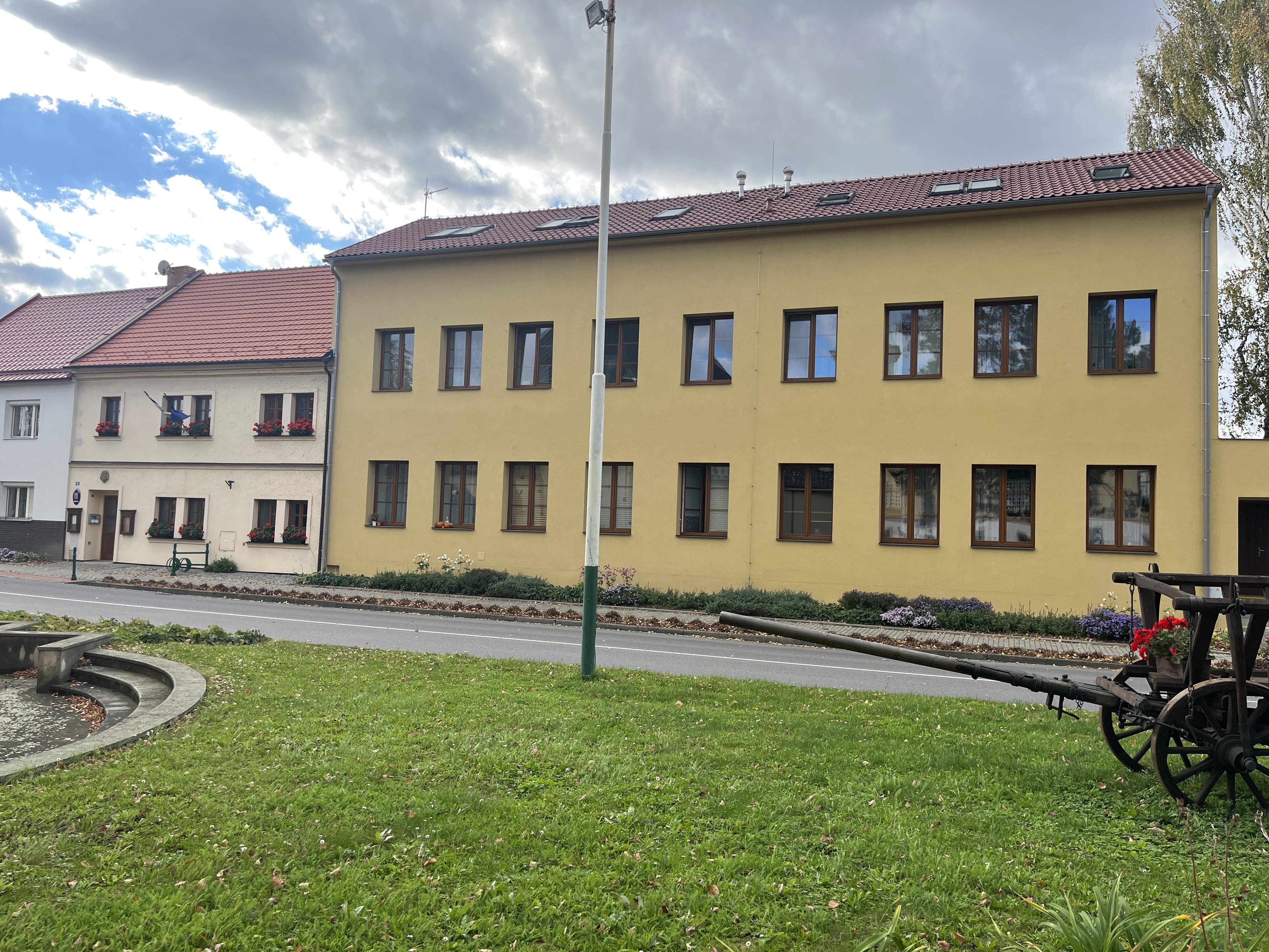 Mořice - obecní úřad foto 2