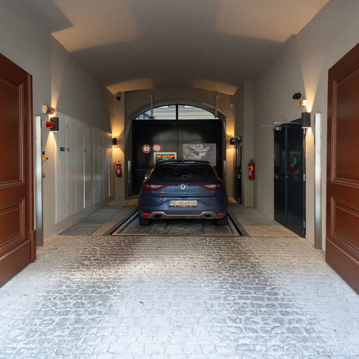 MR.PARKIT - Parking Senovážná foto 2