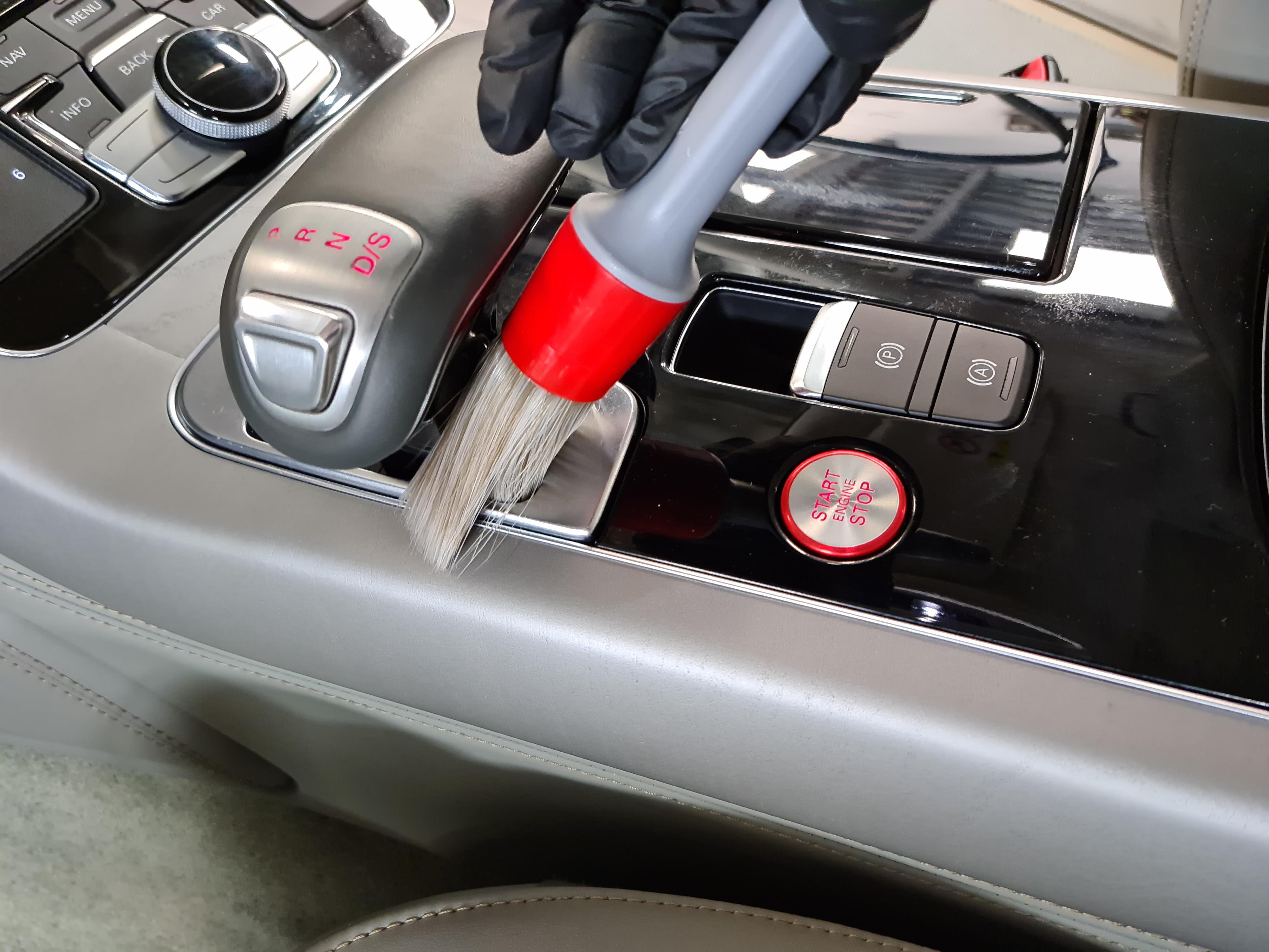 Profesionální čištění interiérů vozidel