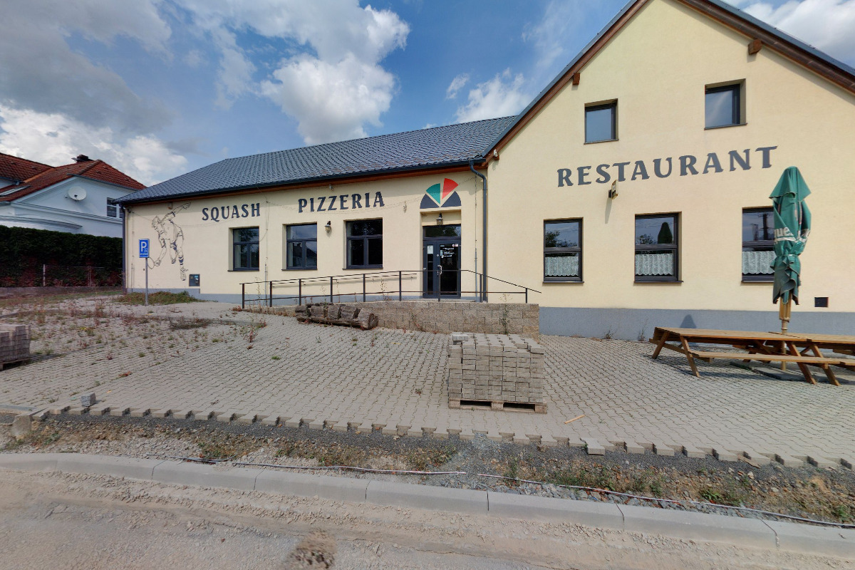 Restaurant pizza bar