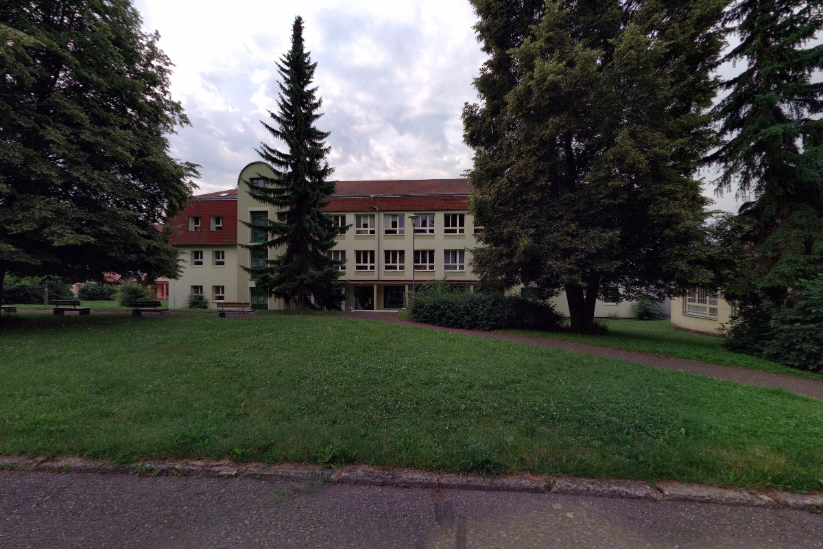 Gymnázium Ostrov foto 2
