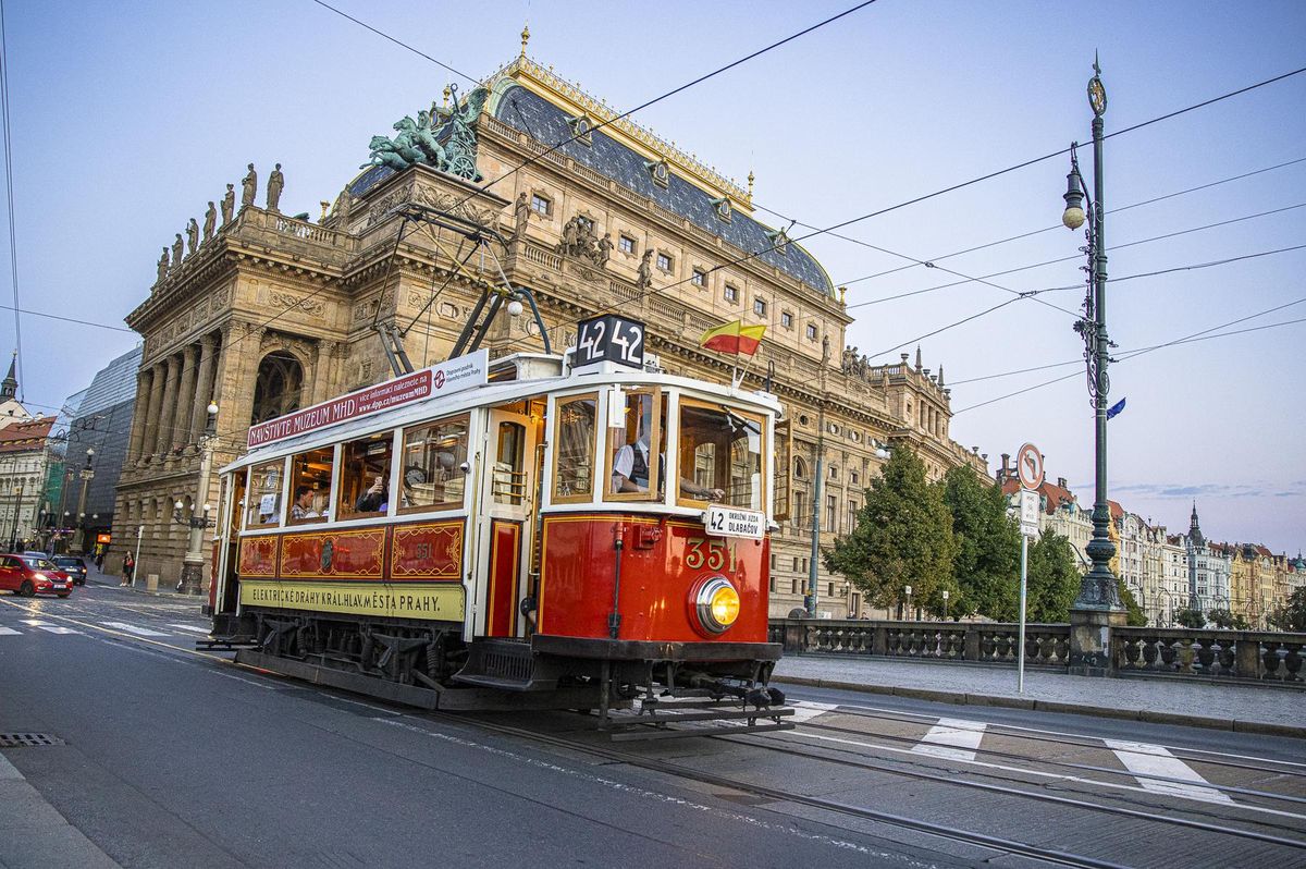turistick-tramvaj-okru-n-linka-42-praha-b-evnov-firmy-cz