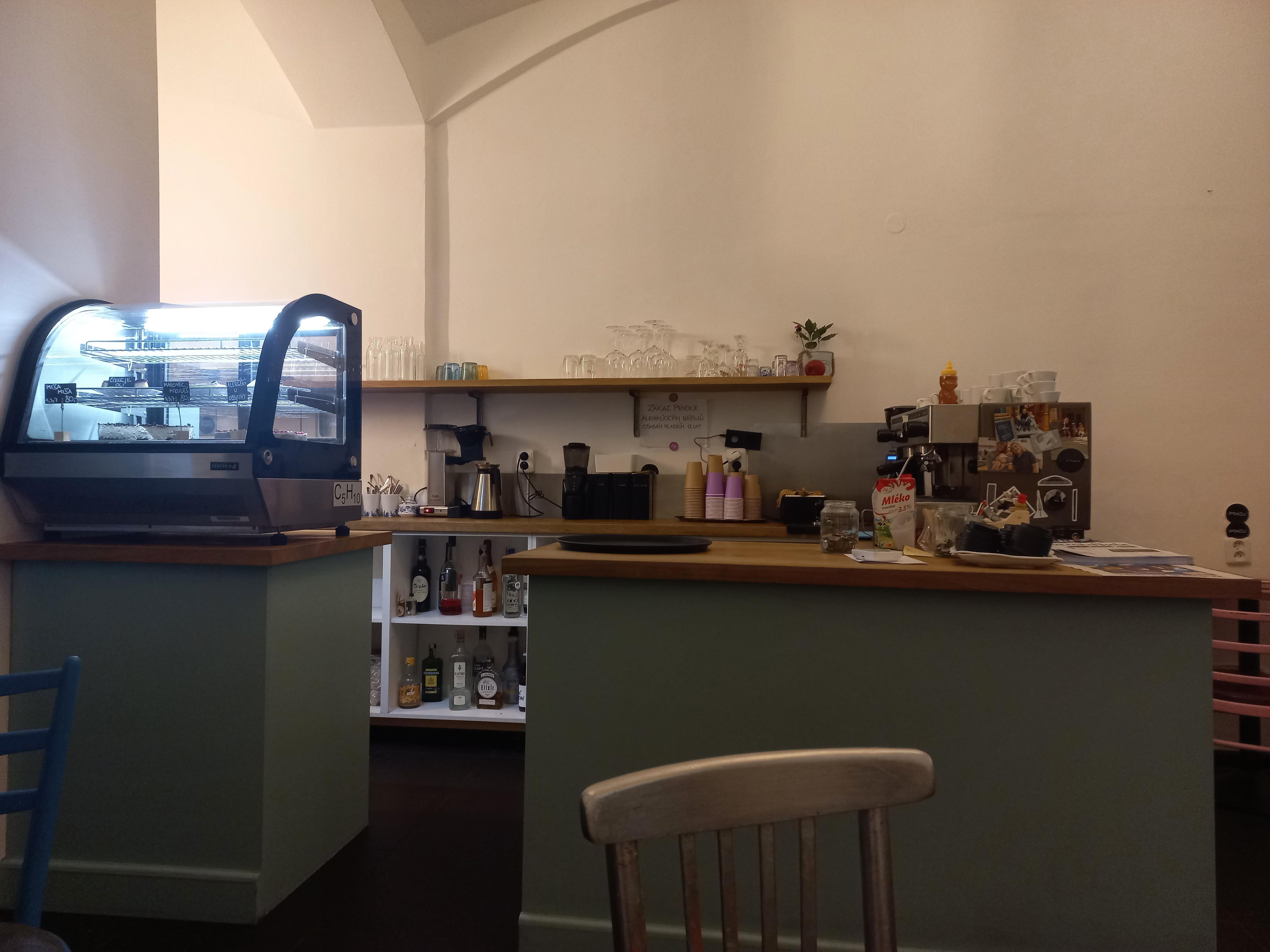 Kavárna Pokoj foto 6