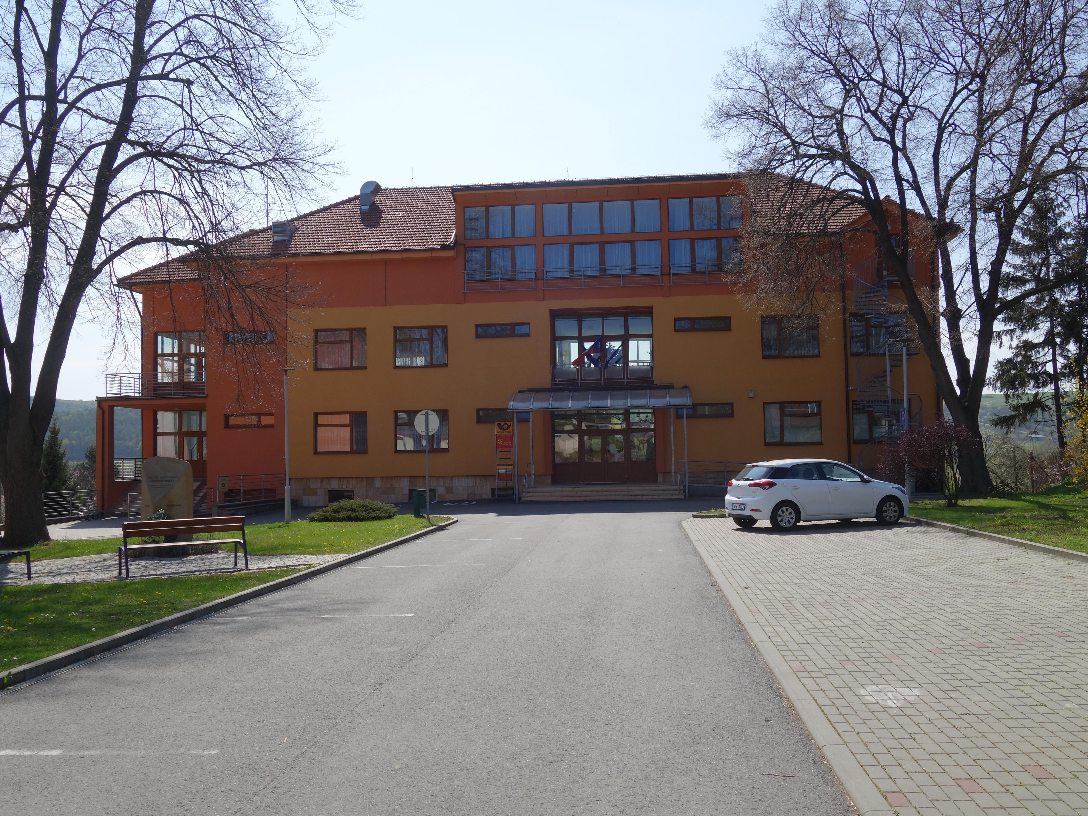 Hradčovice - obecní úřad foto 2