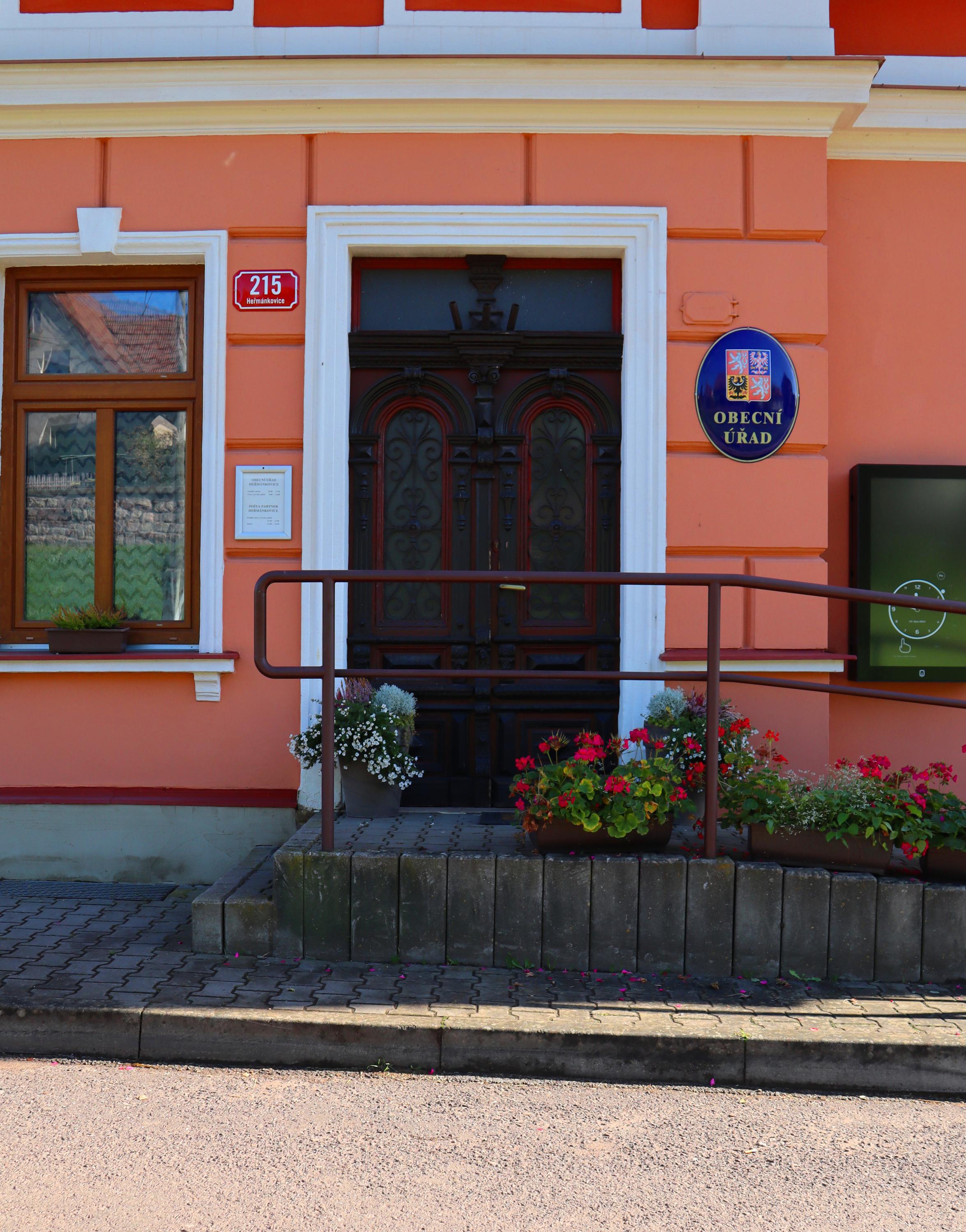 Heřmánkovice - obecní úřad foto 3