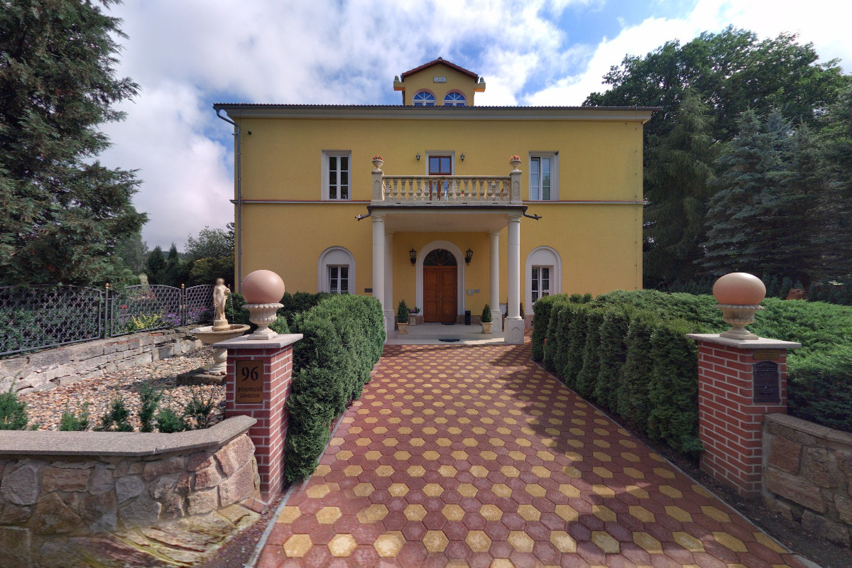 Bynovecký Zámeček foto 1