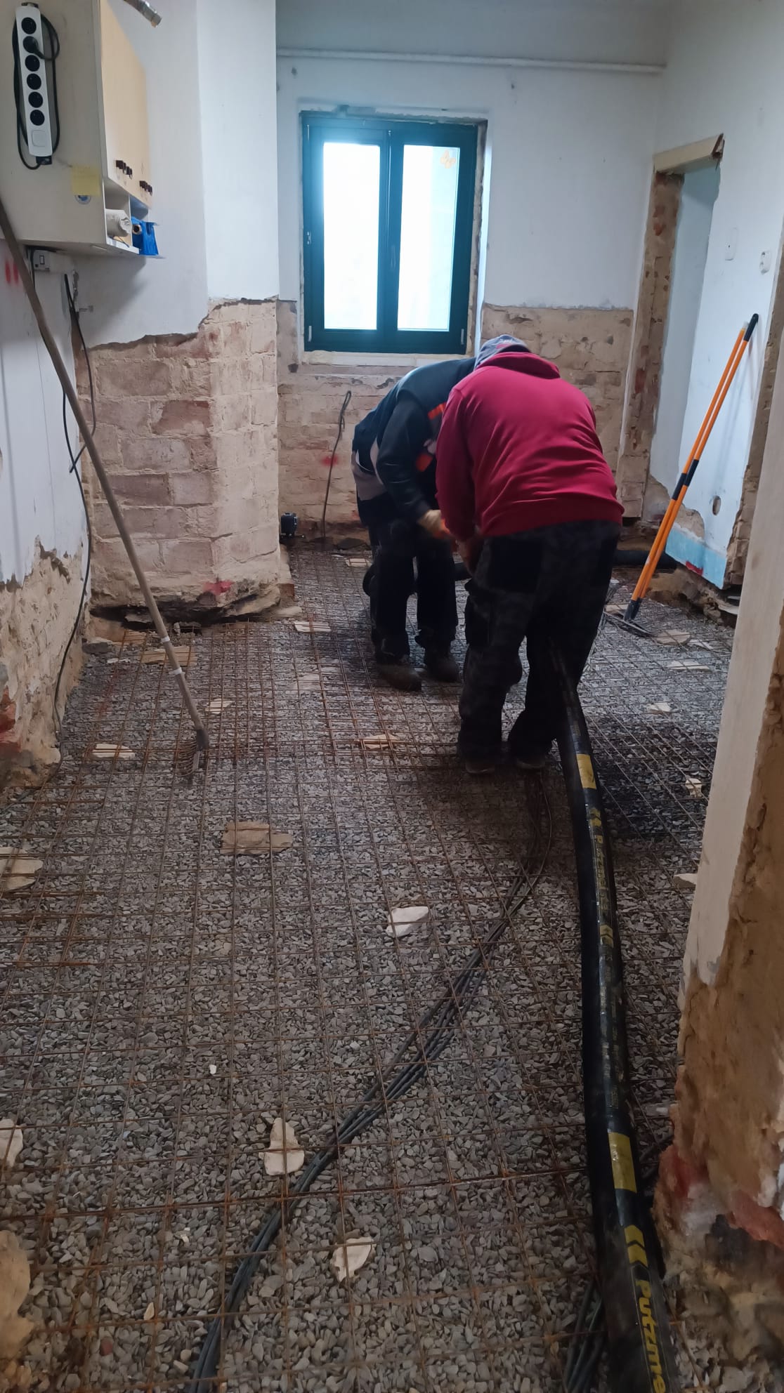 Stavební práce u kostela foto 3
