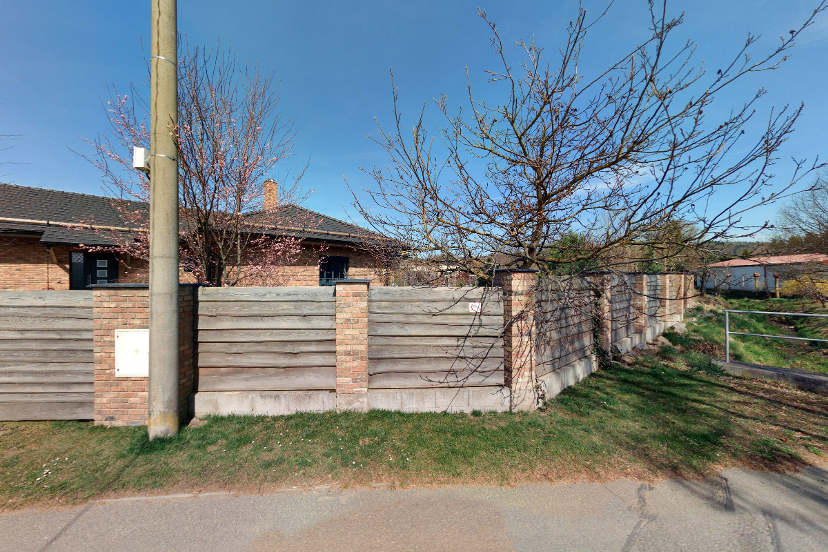 Občerstvení u tenisových kurtů Semice foto 1