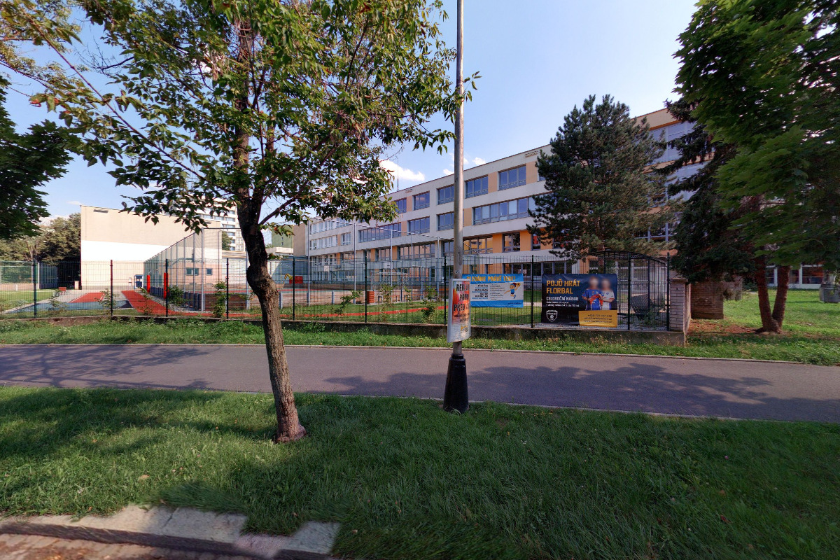 ZŠ Přerov, U tenisu