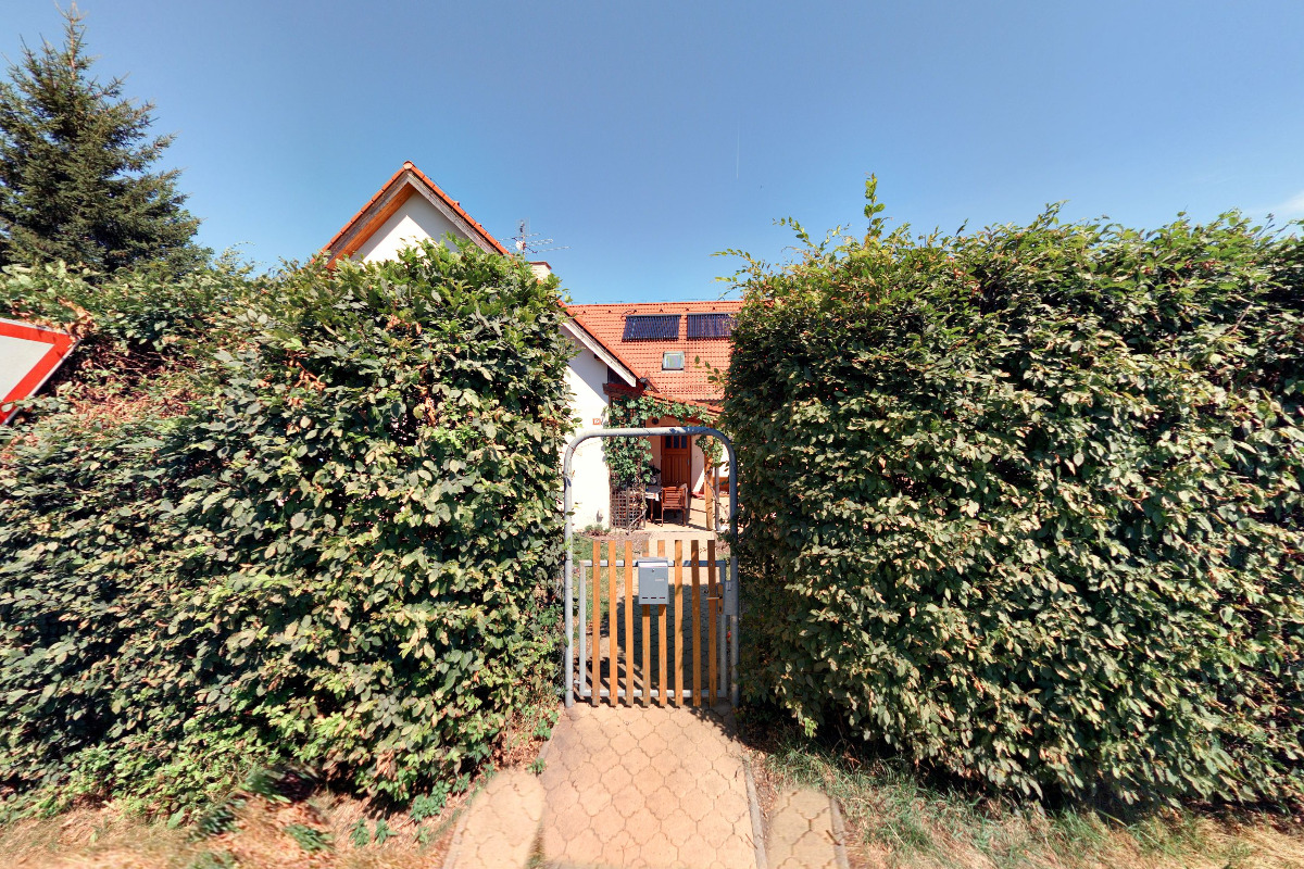 V. Racek - obchod a služby, s.r.o.