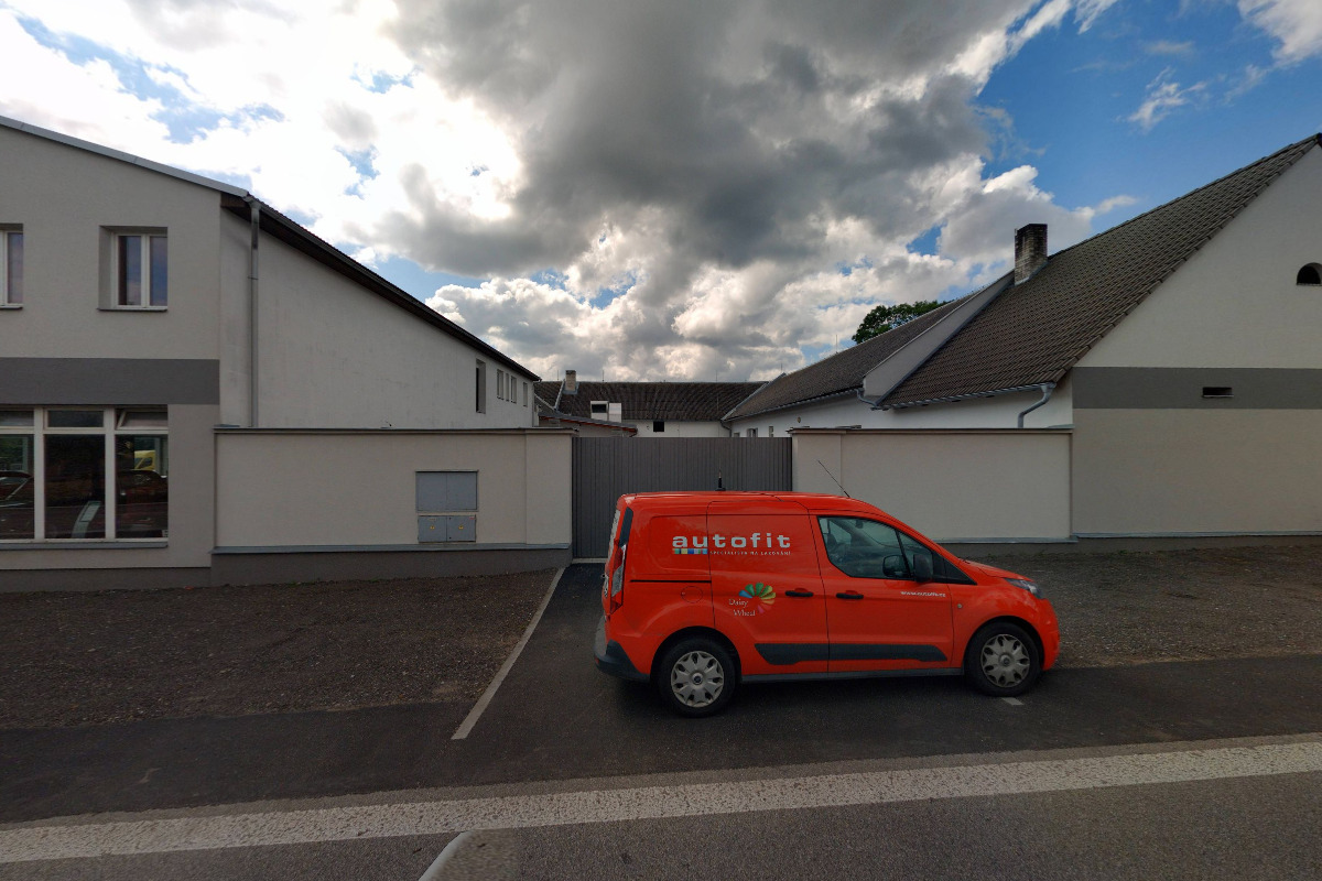 AUTOBAZAR DĚBOLÍN - Jan Neidr