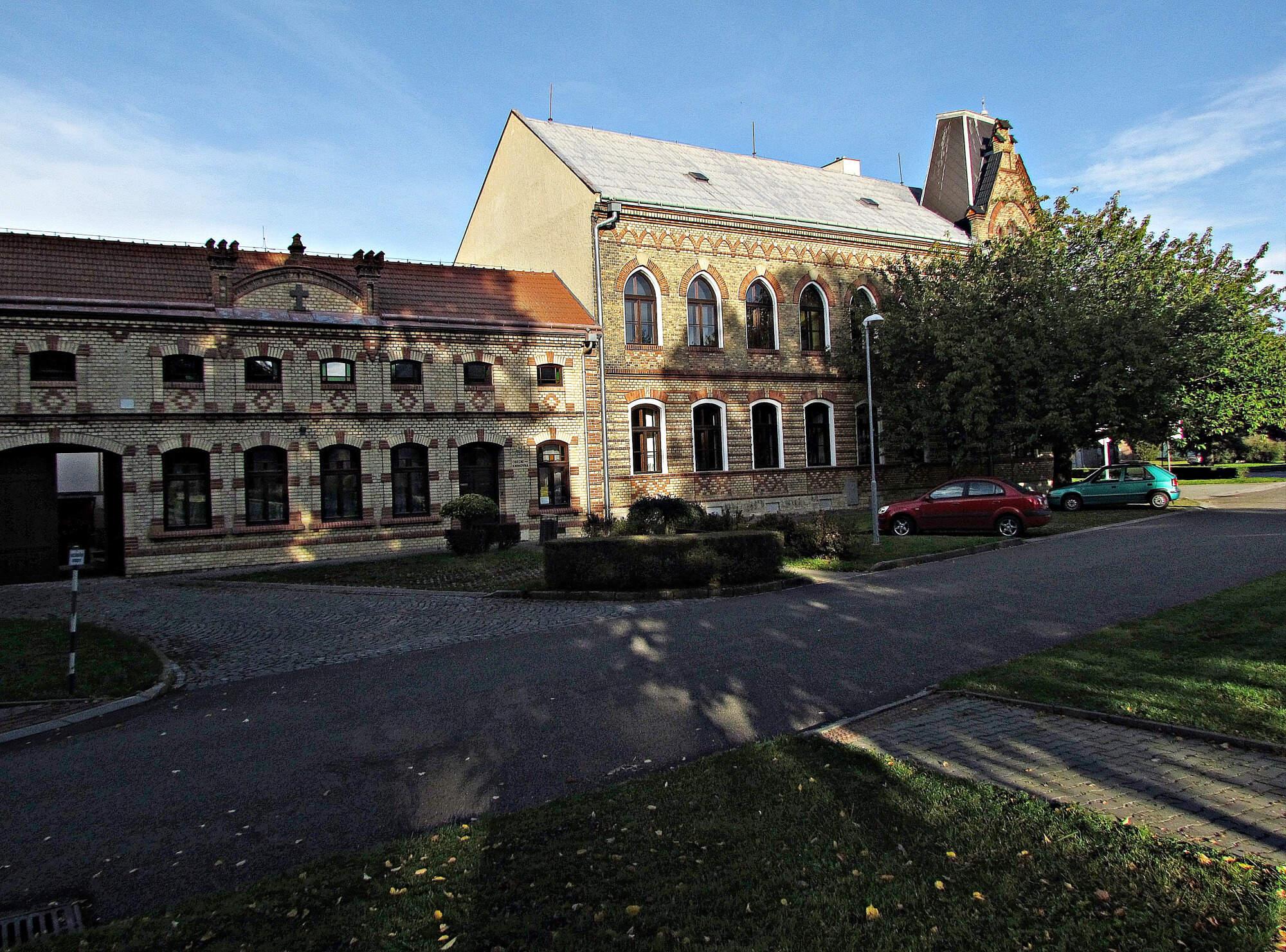 Obecní knihovna Břest foto 2