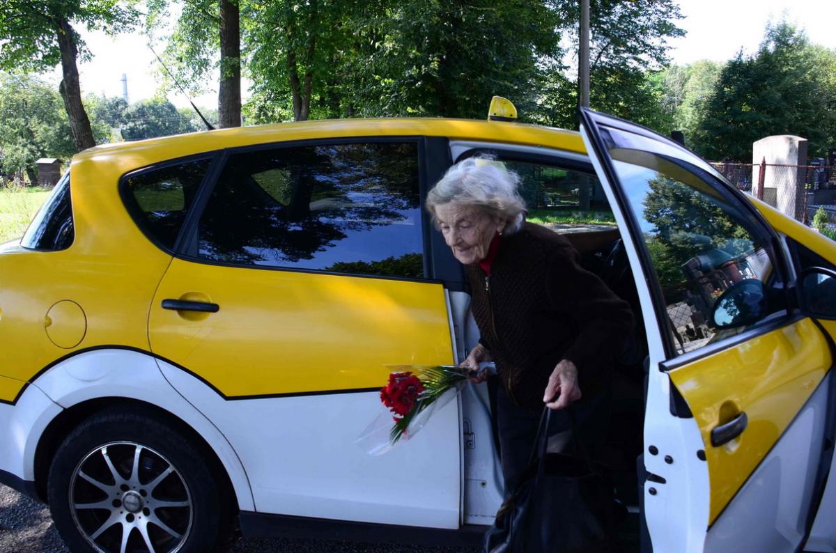 Taxi Komfort Logistik - Senior taxi foto 3