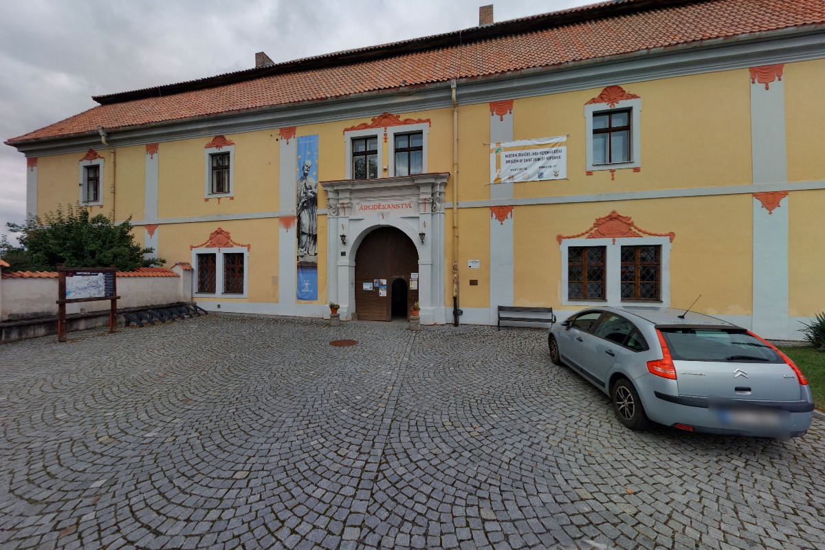 Římskokatolická farnost Vrčeň