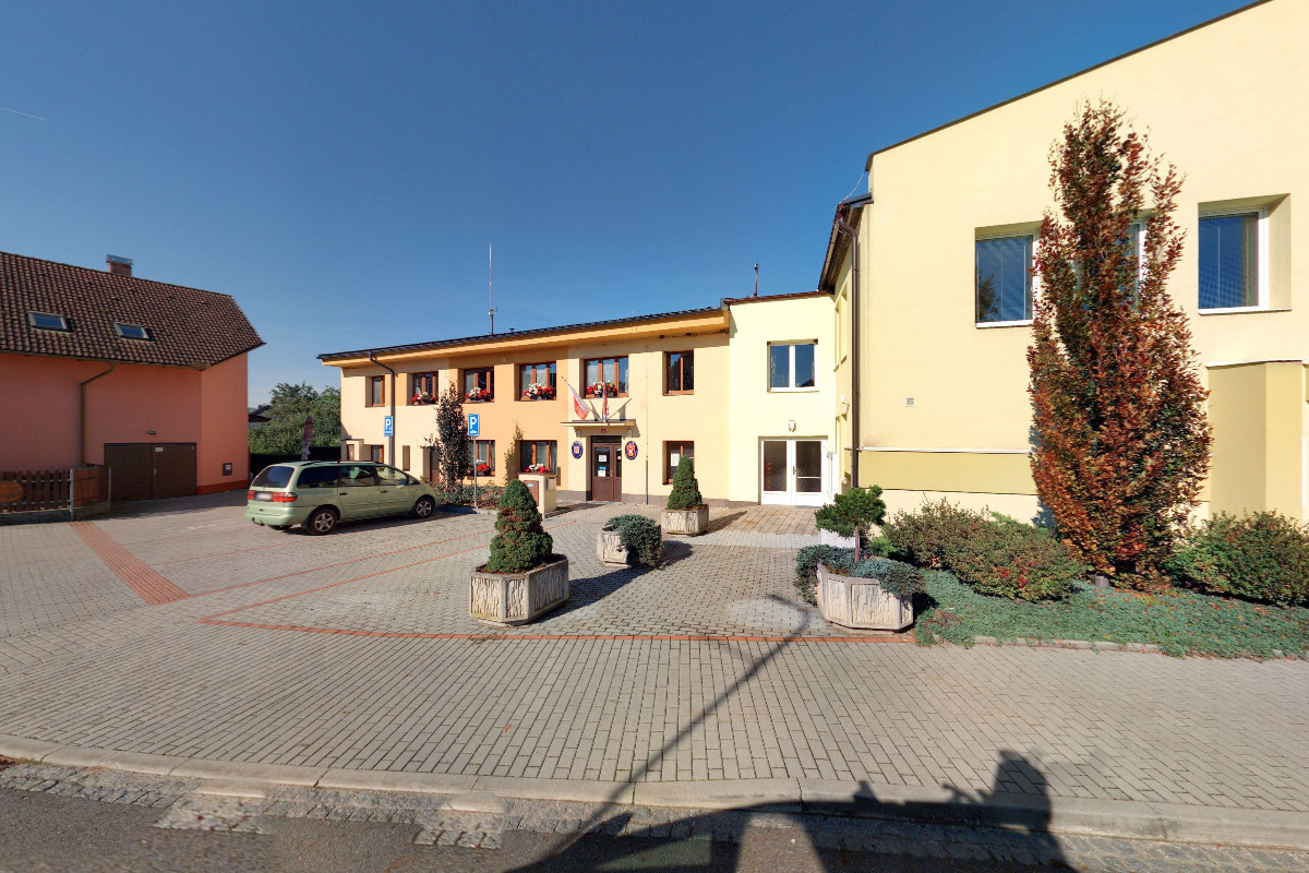 Janovice nad Úhlavou - městský úřad foto 2